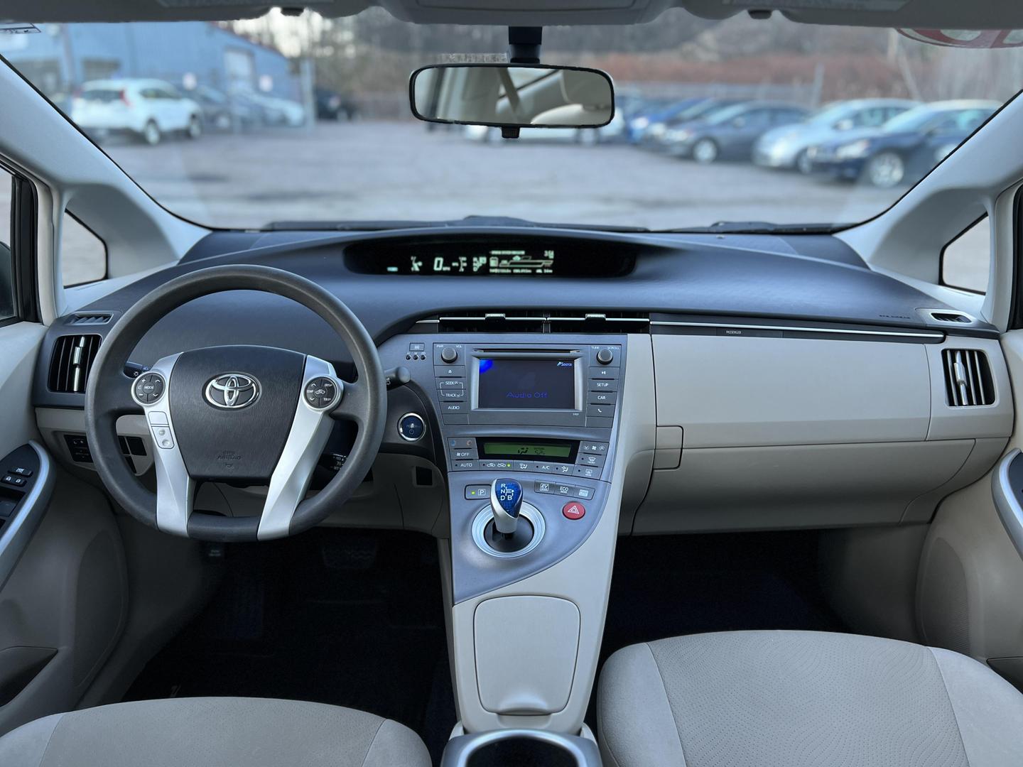 2013 Toyota Prius One photo 24