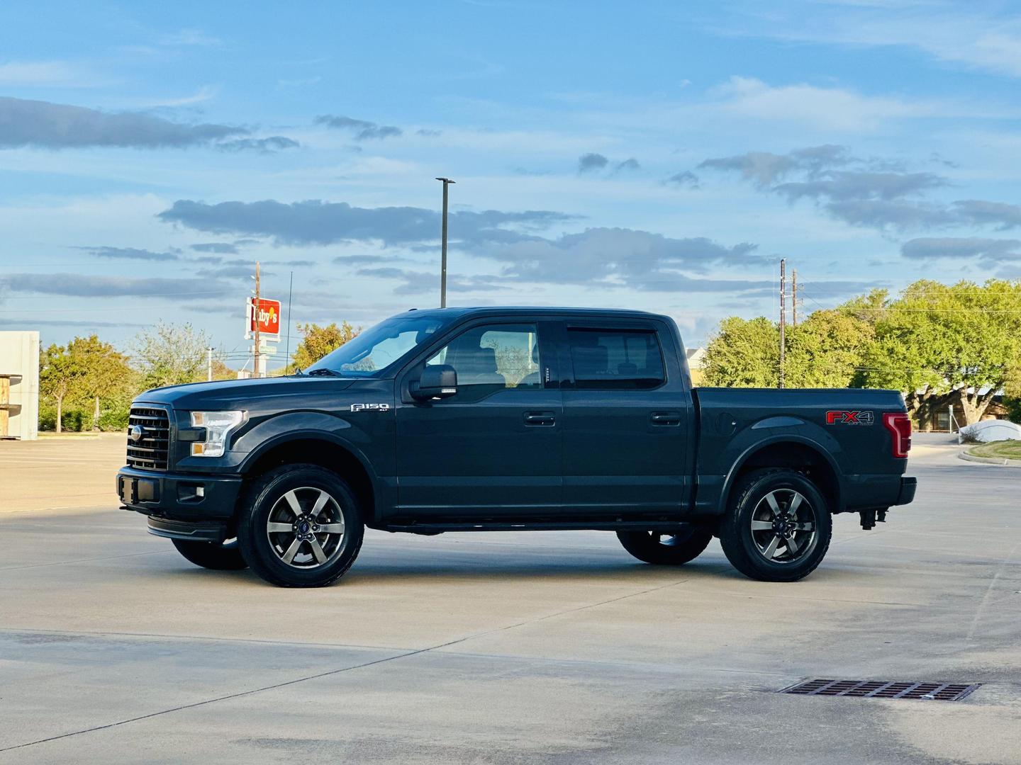 2017 Ford F-150 XLT photo 9