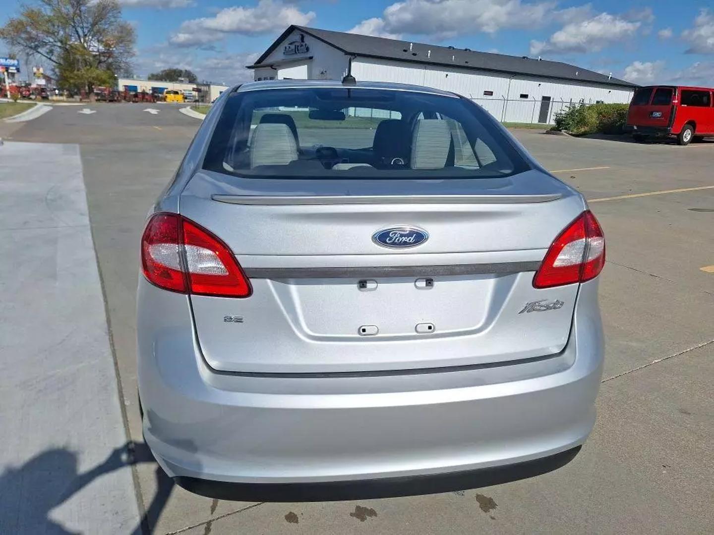 2013 Ford Fiesta SE photo 5