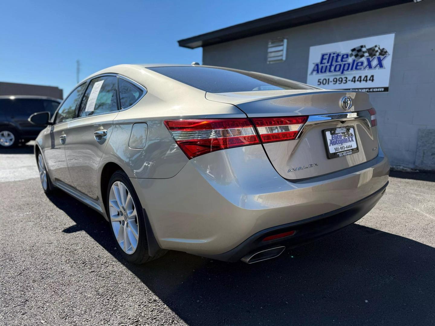 2013 Toyota Avalon XLE Touring photo 2