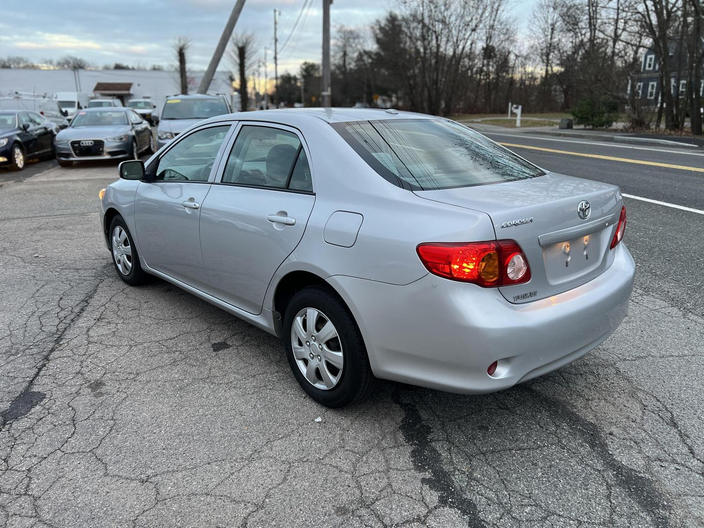 2010 Toyota Corolla LE photo 3