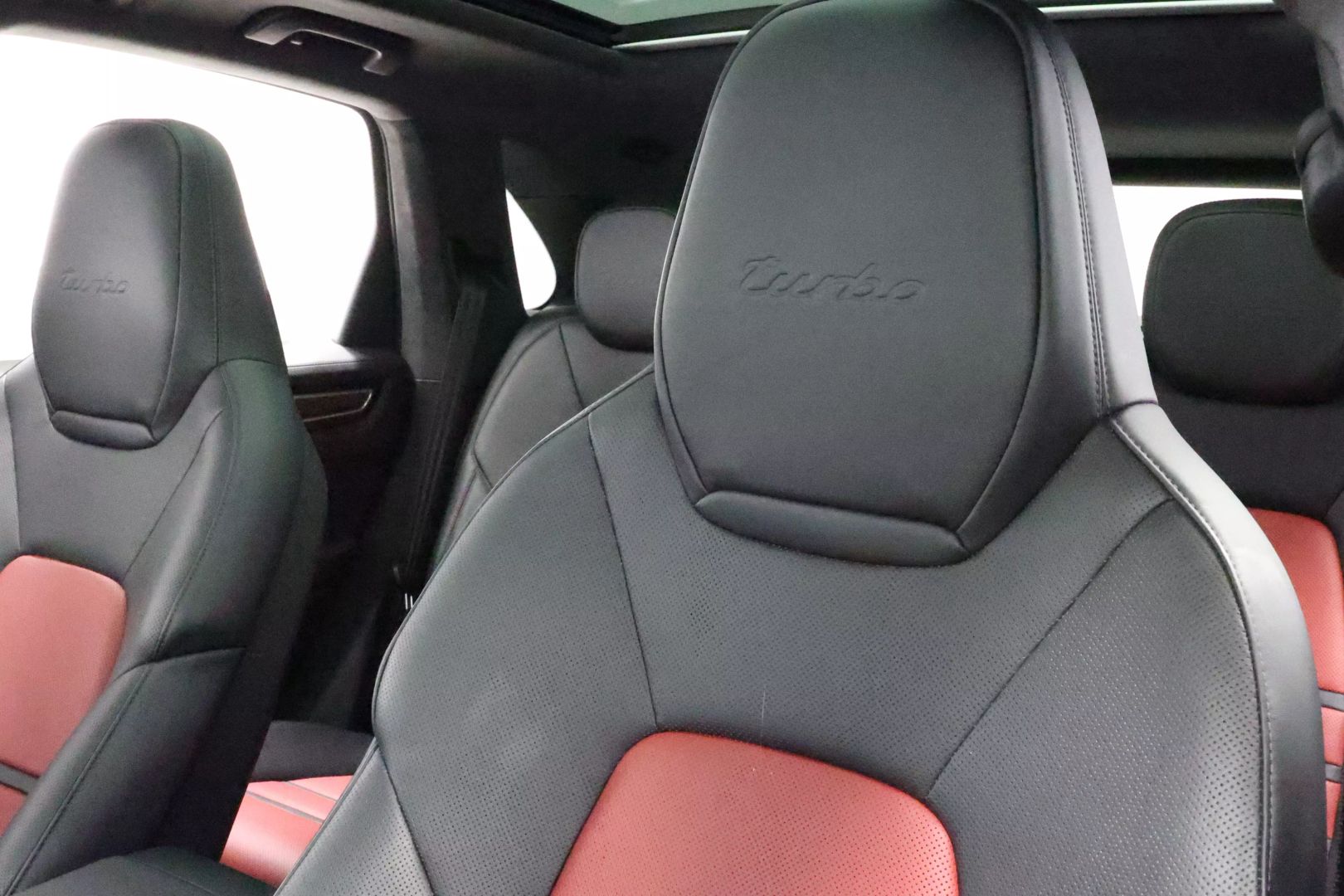 2020 Porsche Cayenne - Image 18