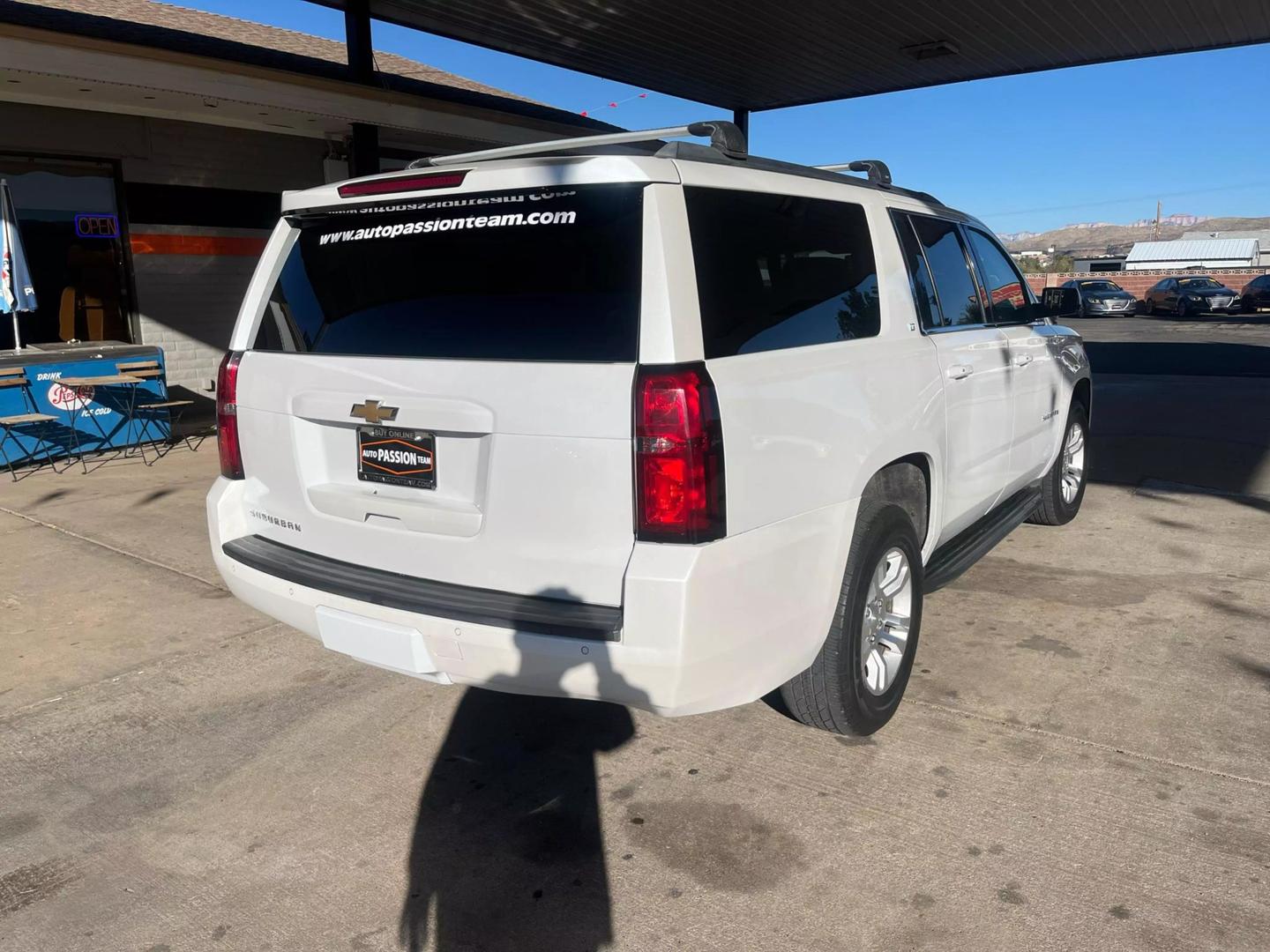 2017 Chevrolet Suburban LT photo 5