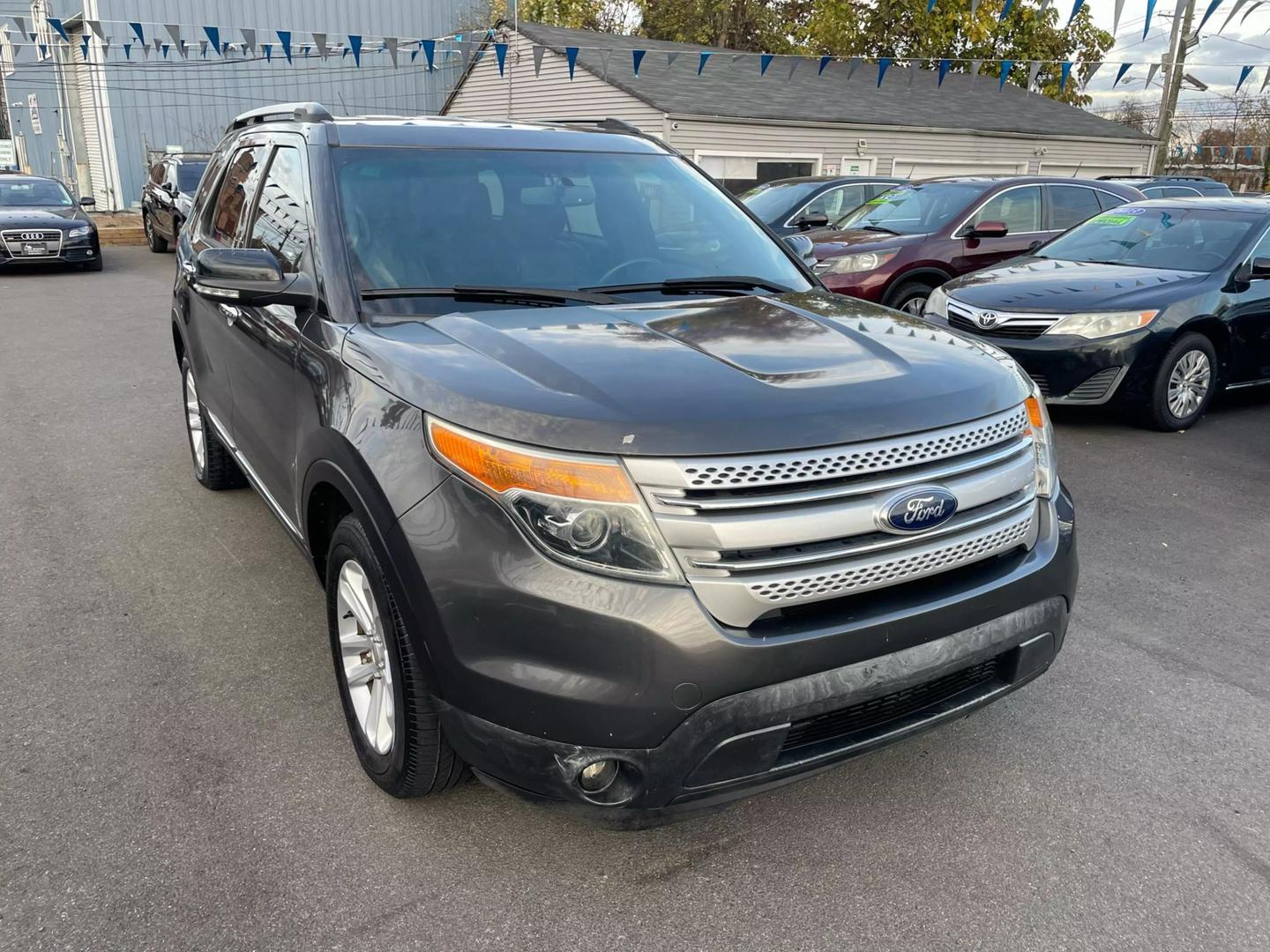 2015 Ford Explorer XLT photo 5