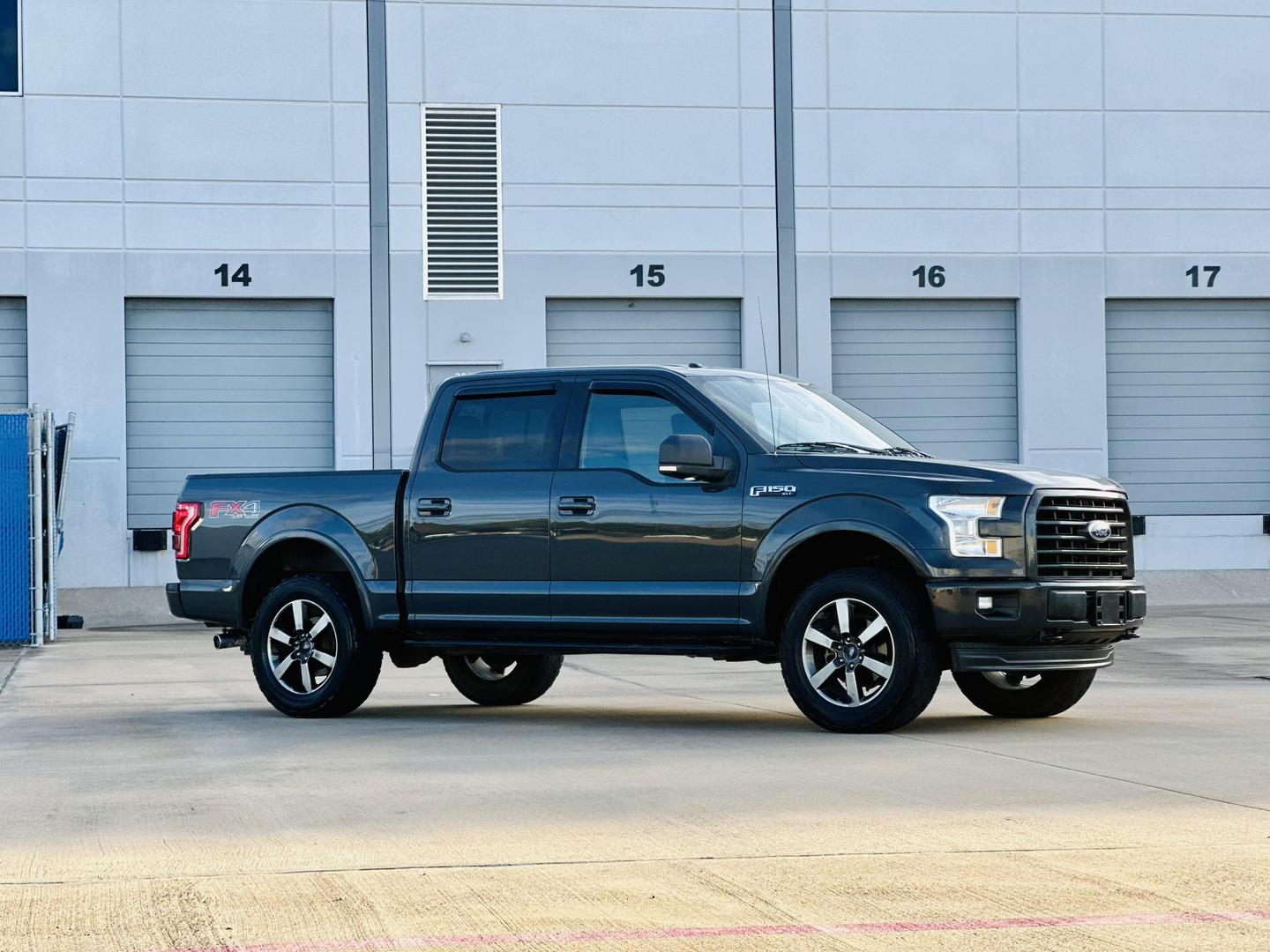 2017 Ford F-150 XLT photo 3