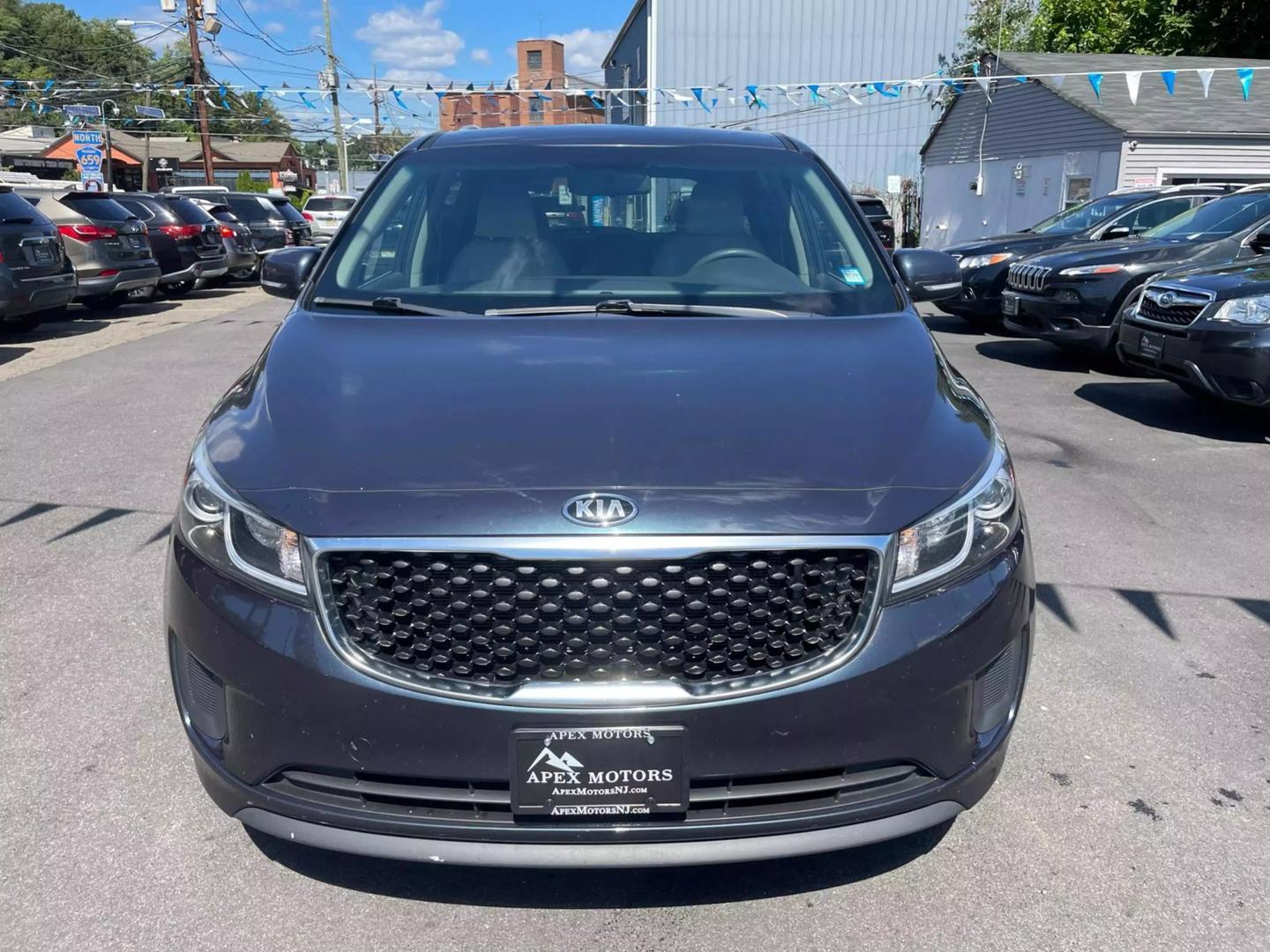 2016 Kia Sedona LX photo 2