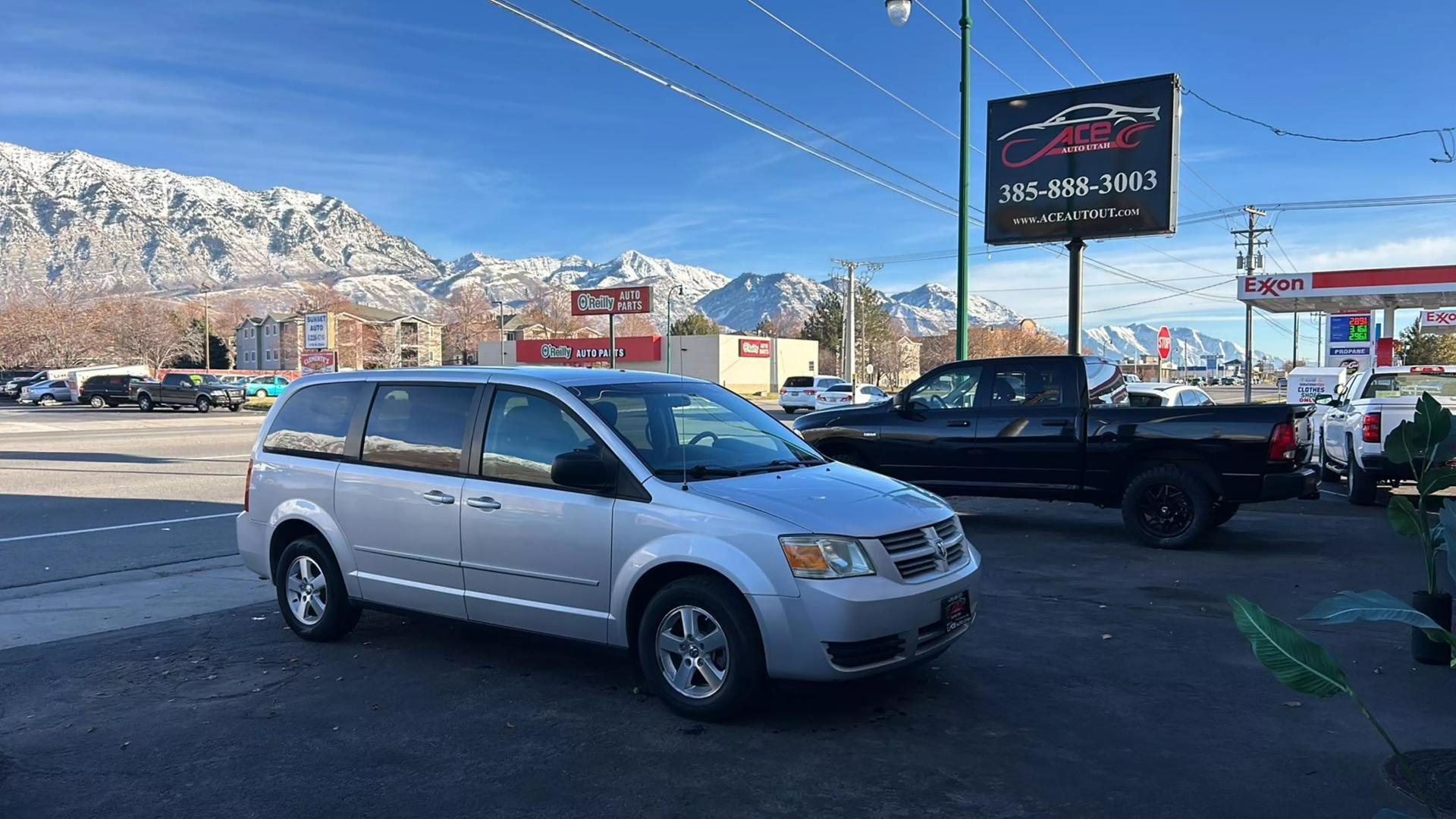 2009 Dodge Grand Caravan SE photo 2