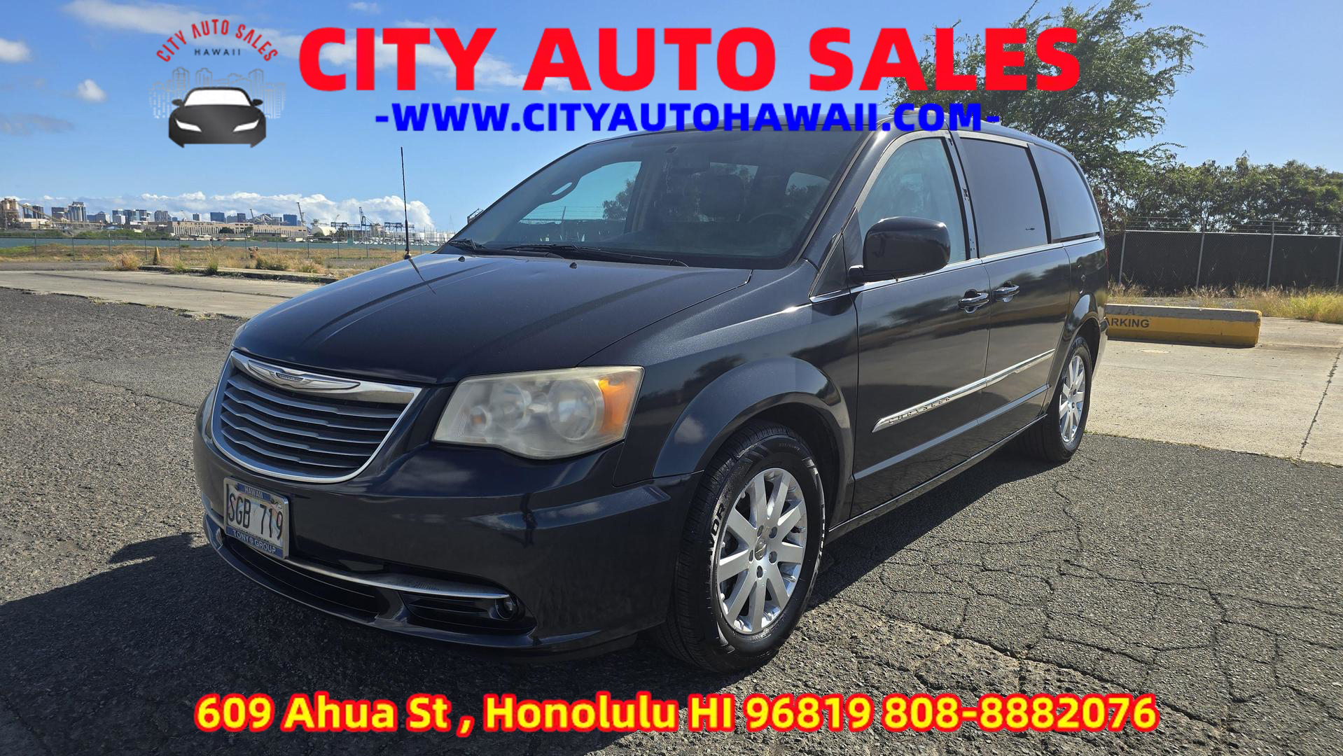 Chrysler Town & Country's photo