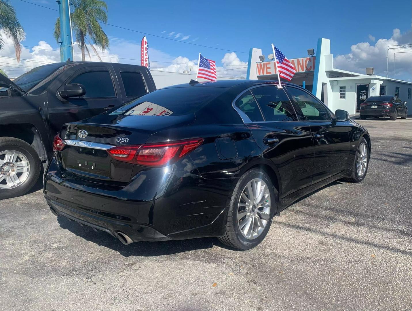 2019 INFINITI Q50 LUXE photo 4