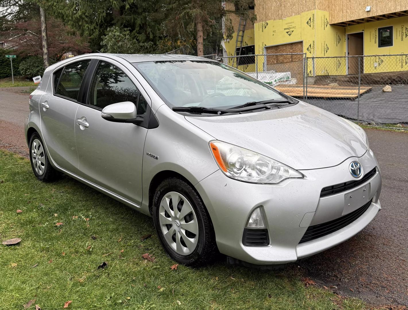 2012 Toyota Prius c One photo 3