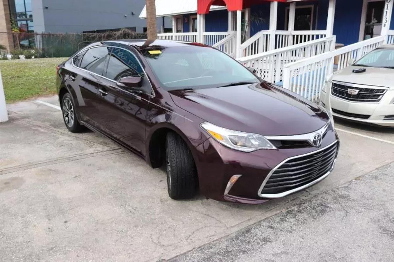 2016 Toyota Avalon XLE photo 3