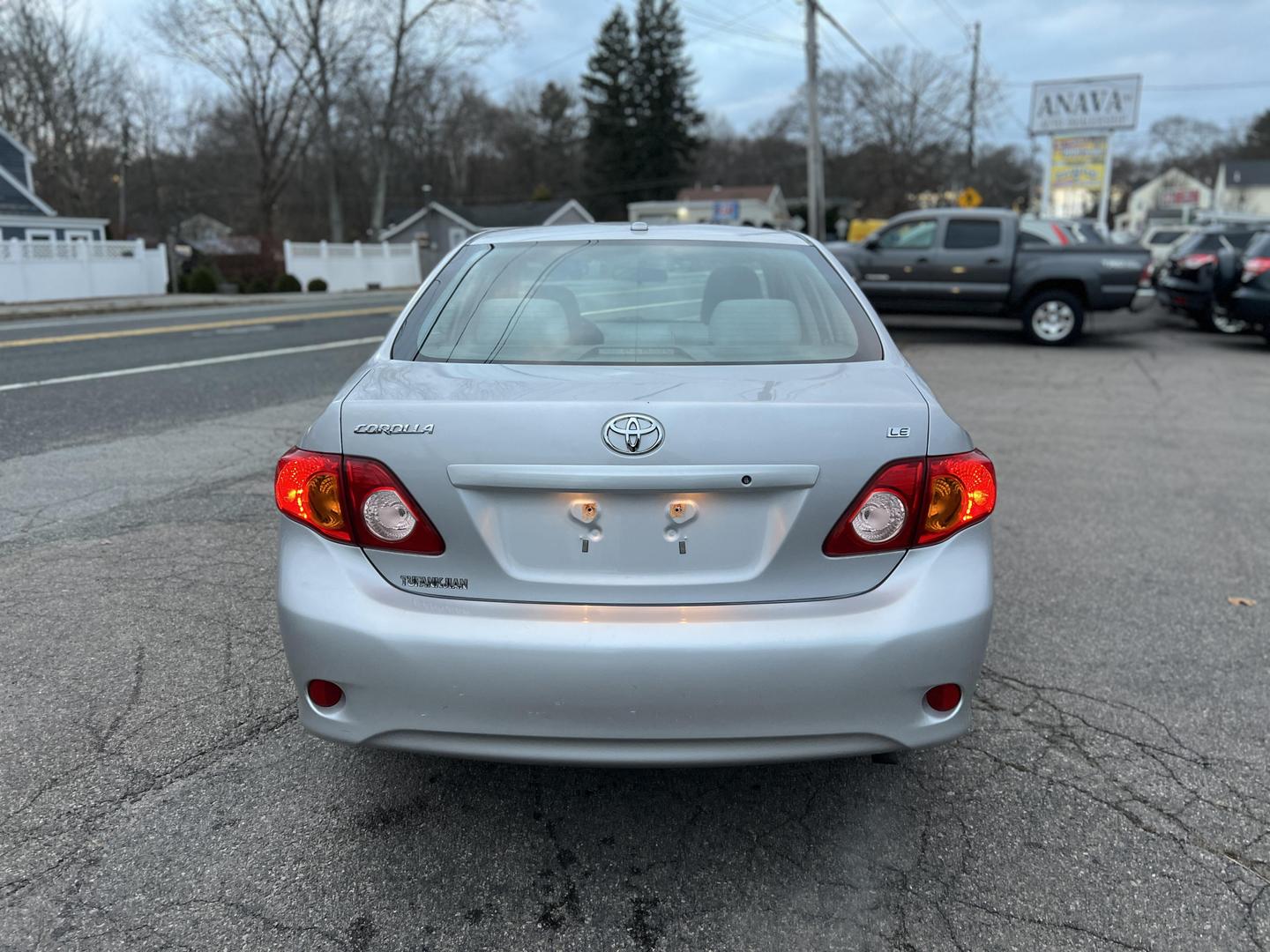 2010 Toyota Corolla LE photo 4