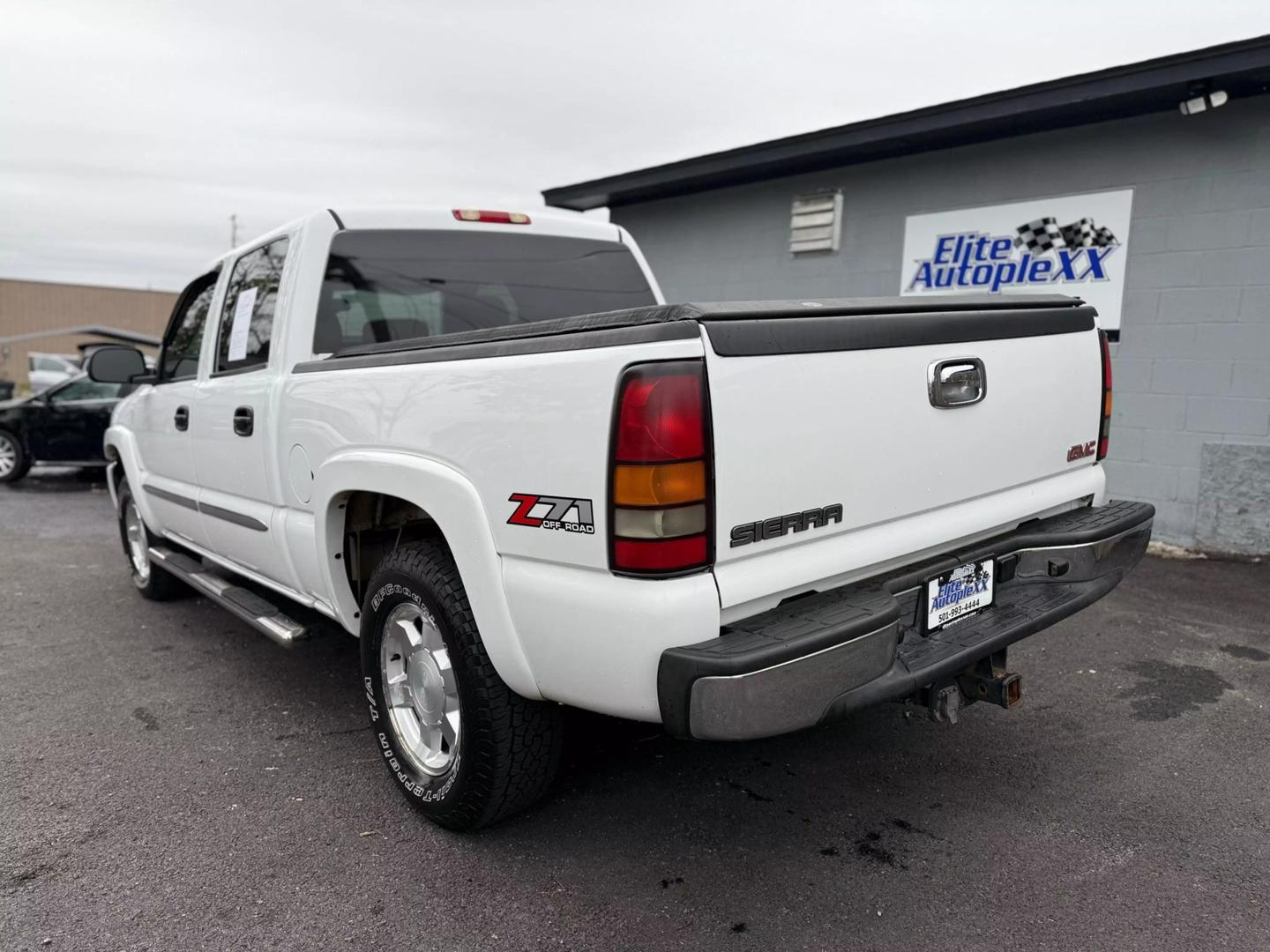 2007 GMC Sierra 1500 SLE1 photo 2