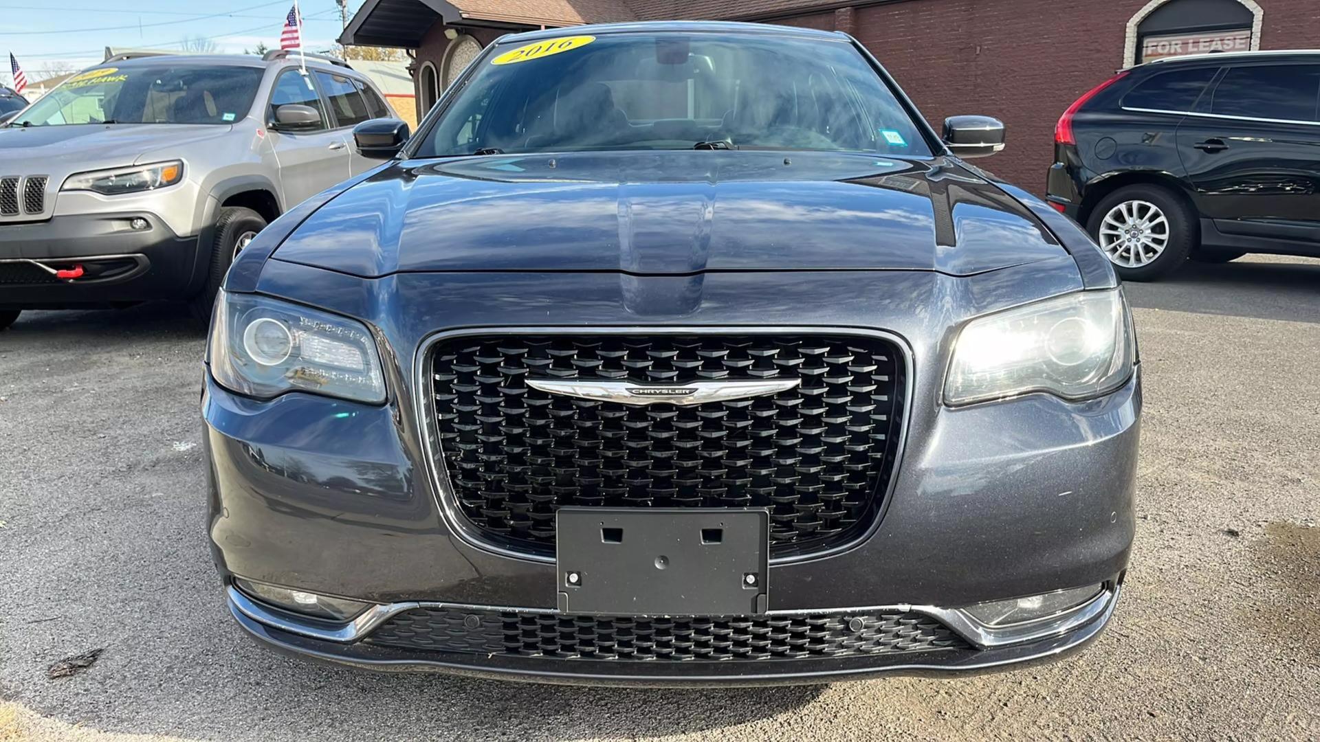 2016 Chrysler 300 S photo 12