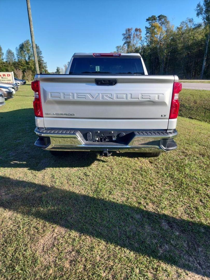 2022 Chevrolet Silverado 1500 LT photo 4