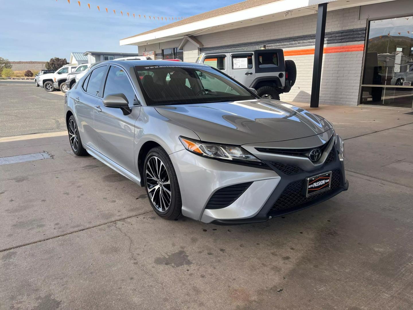 2020 Toyota Camry SE photo 7