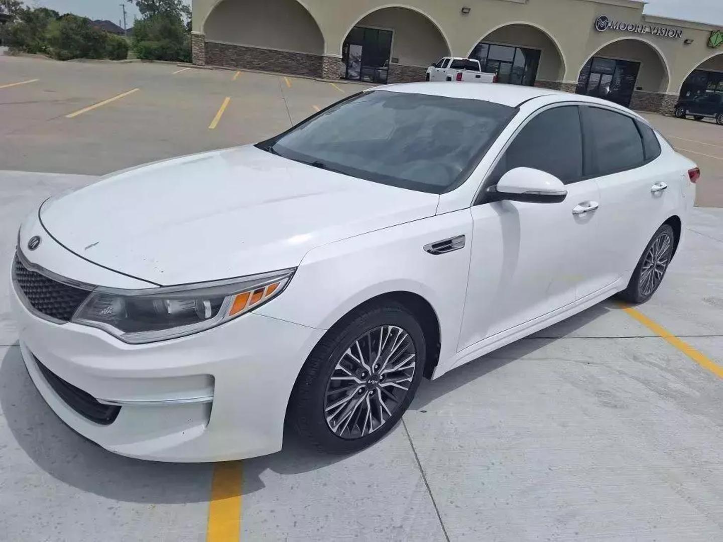 Kia Optima's photo