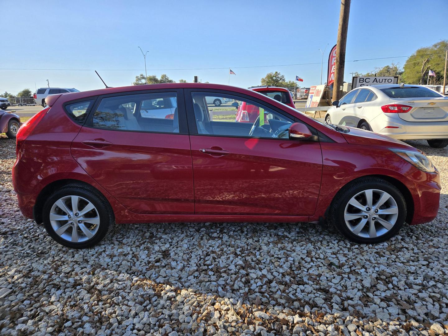 2013 Hyundai Accent SE photo 6