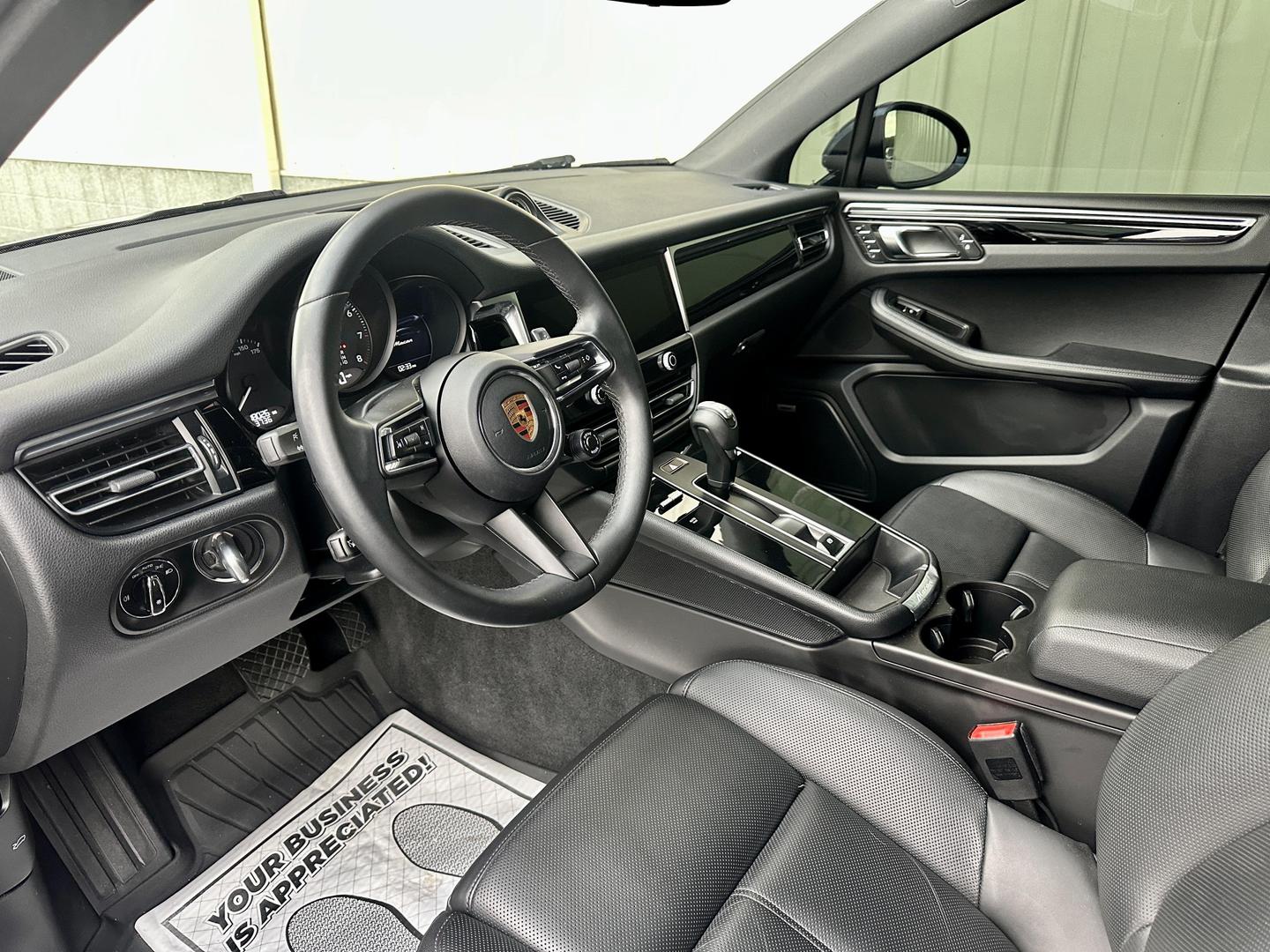 2022 Porsche Macan Base photo 22