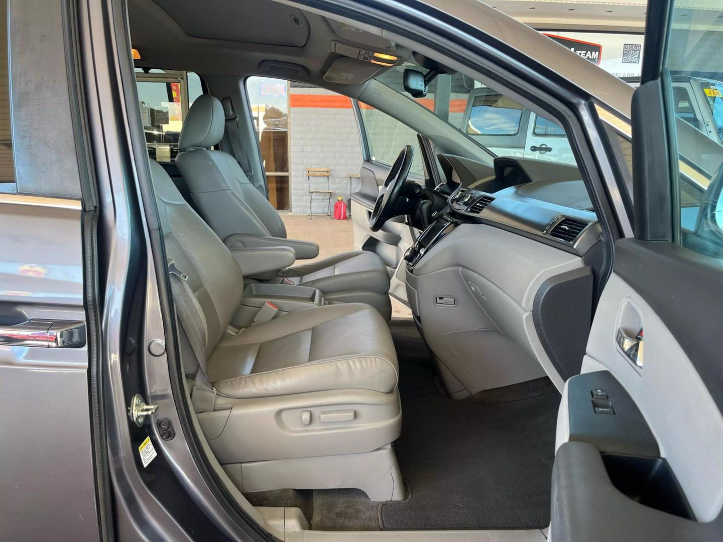 2016 Honda Odyssey EX-L photo 14