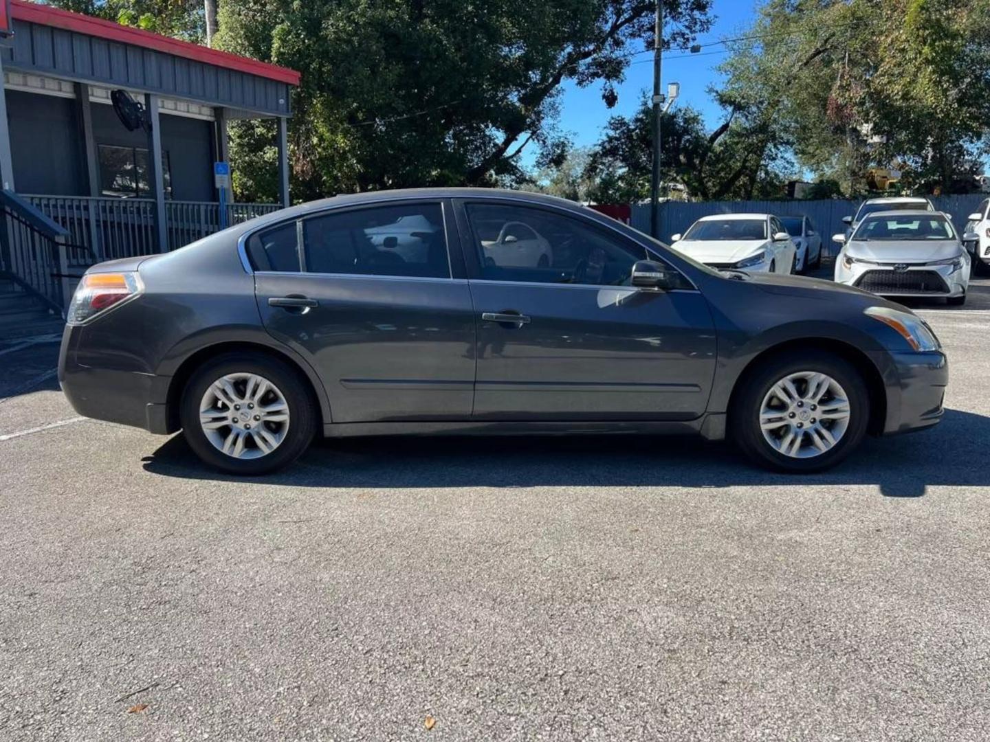 2010 Nissan Altima null photo 14