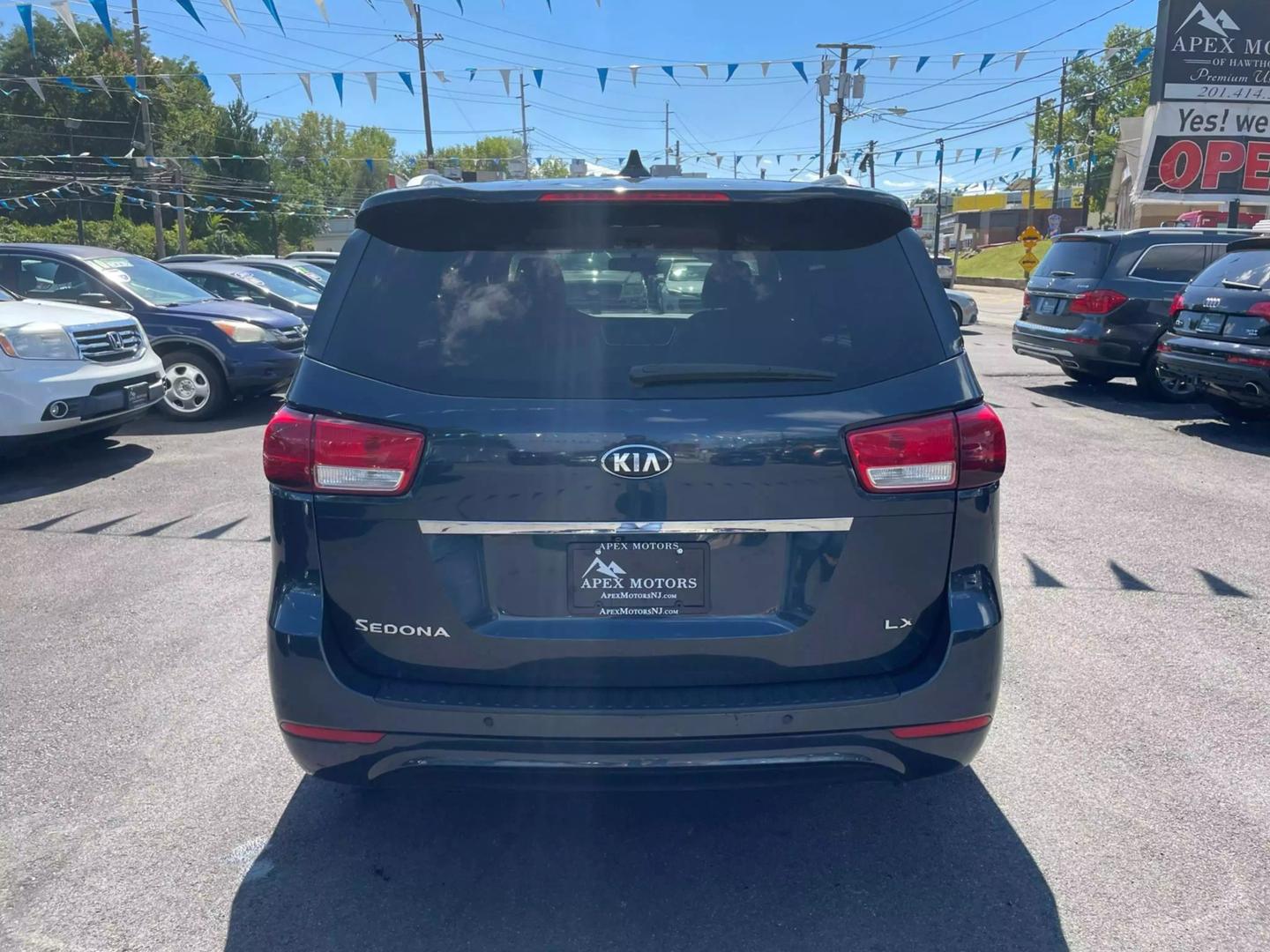 2016 Kia Sedona LX photo 15