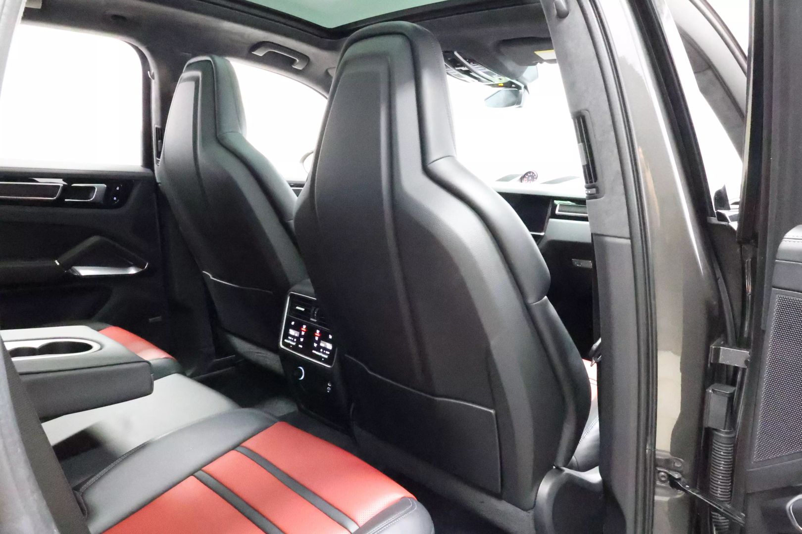 2020 Porsche Cayenne - Image 74