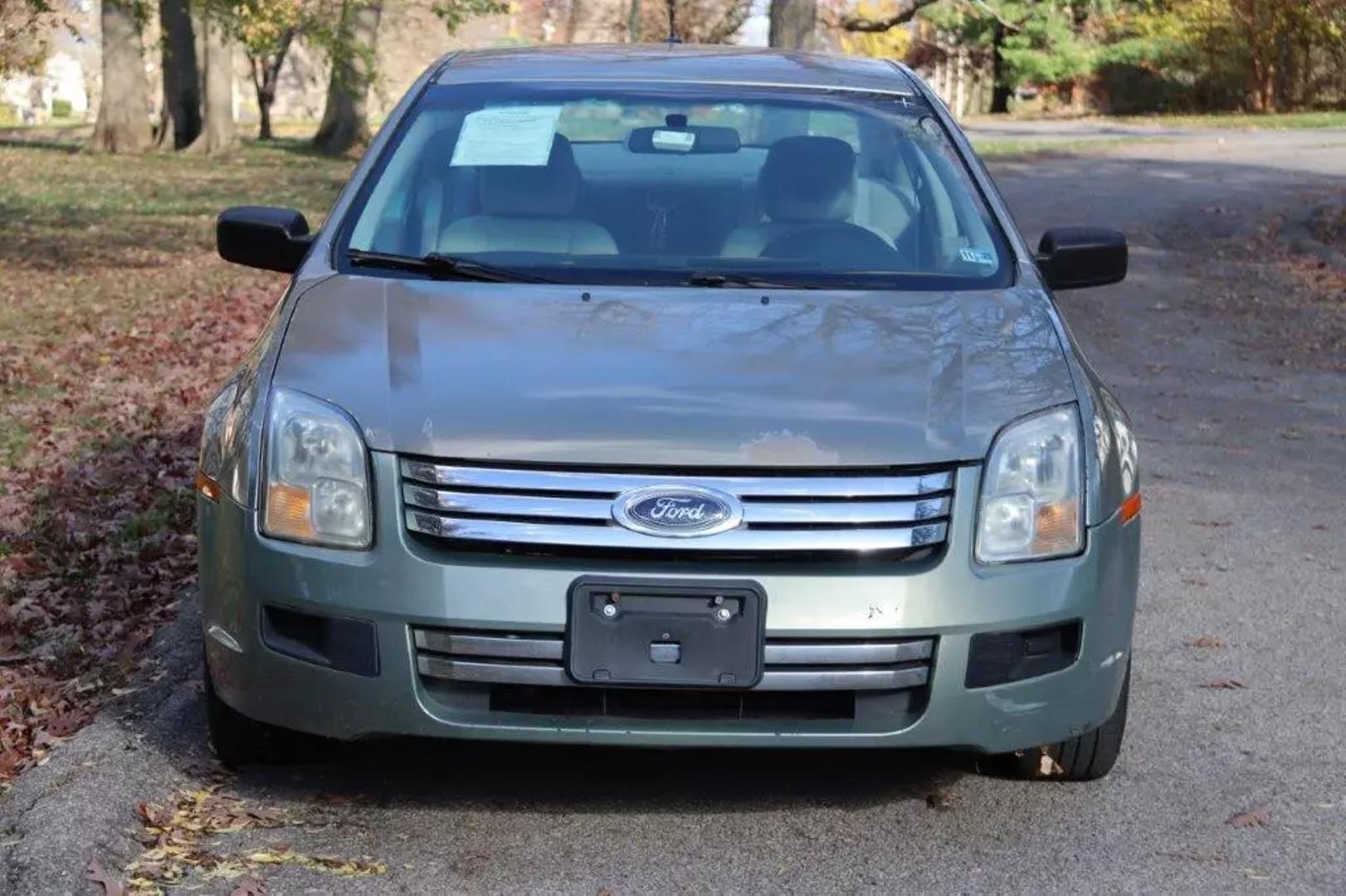 2009 Ford Fusion S photo 2