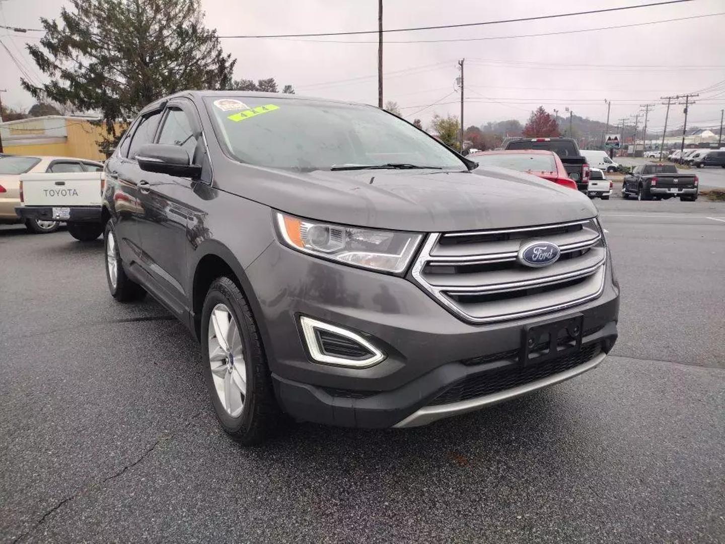 2017 Ford Edge SEL photo 2