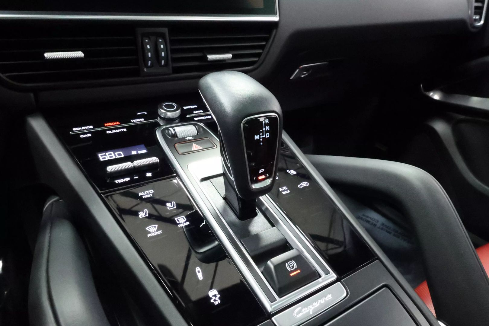 2020 Porsche Cayenne - Image 34