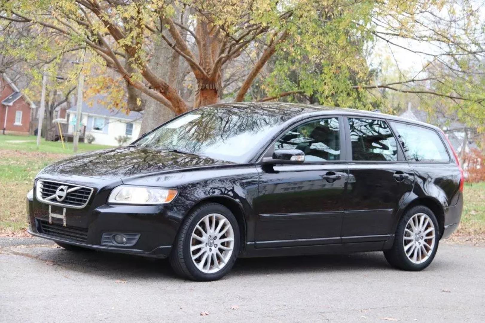 2011 Volvo V50 R-Design photo 3