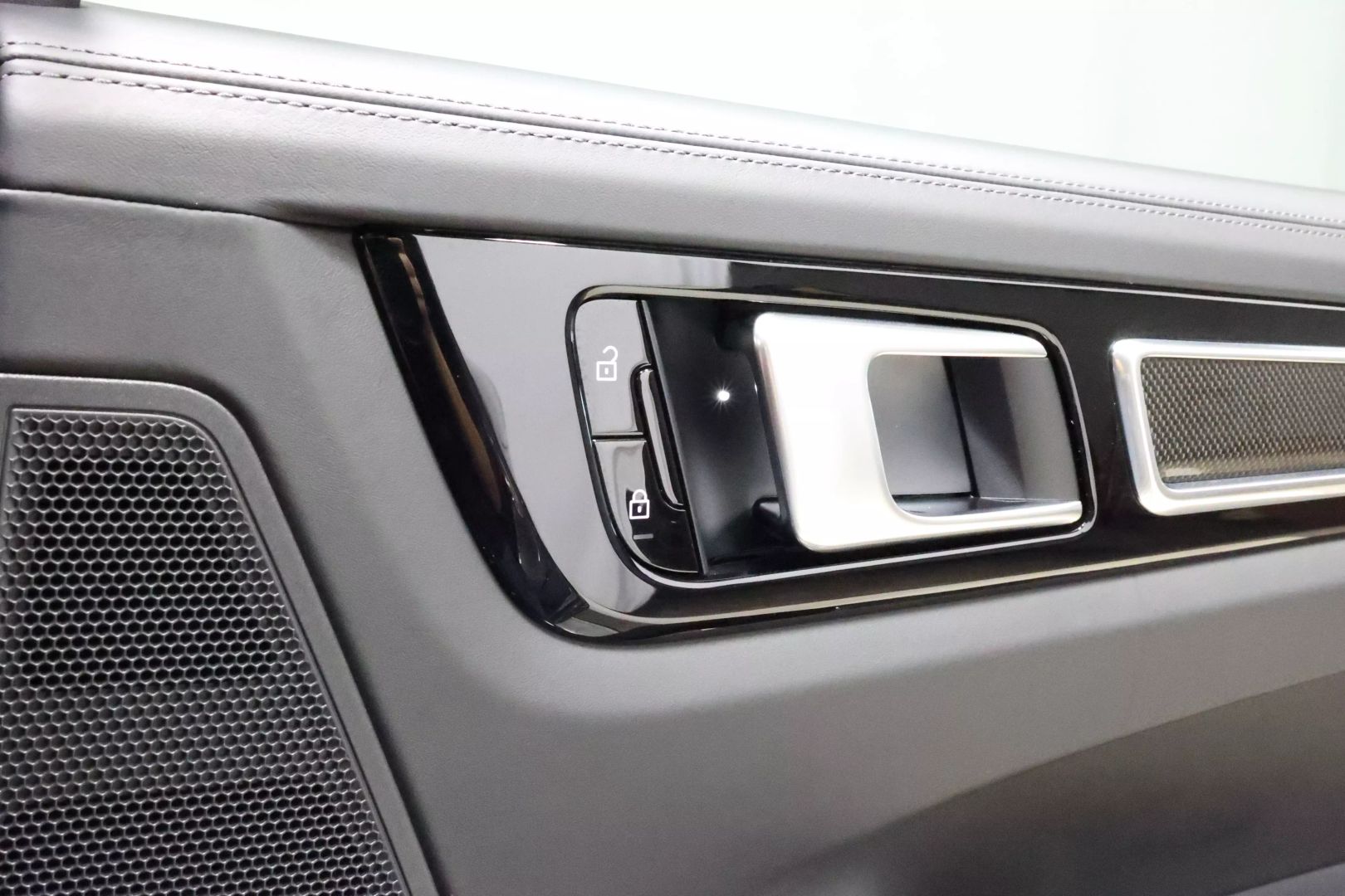 2020 Porsche Cayenne - Image 65