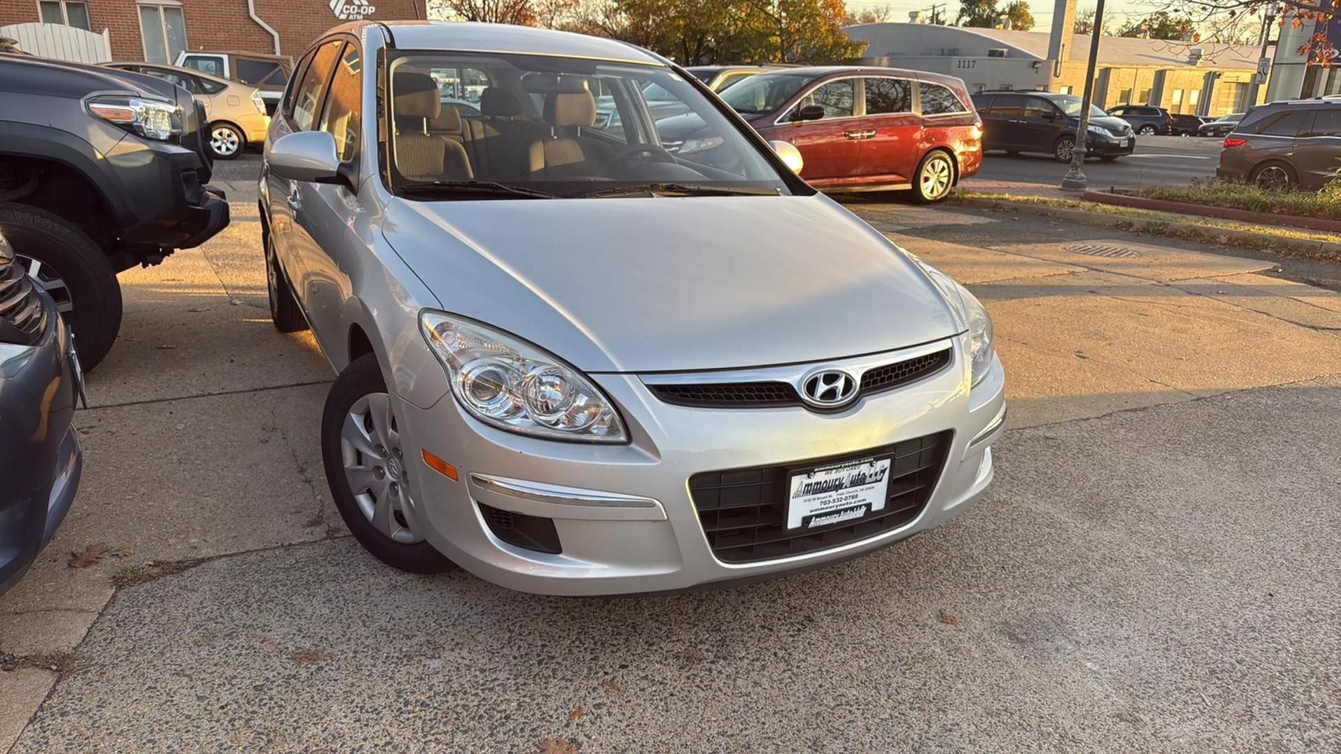 2011 Hyundai Elantra Touring GLS photo 2