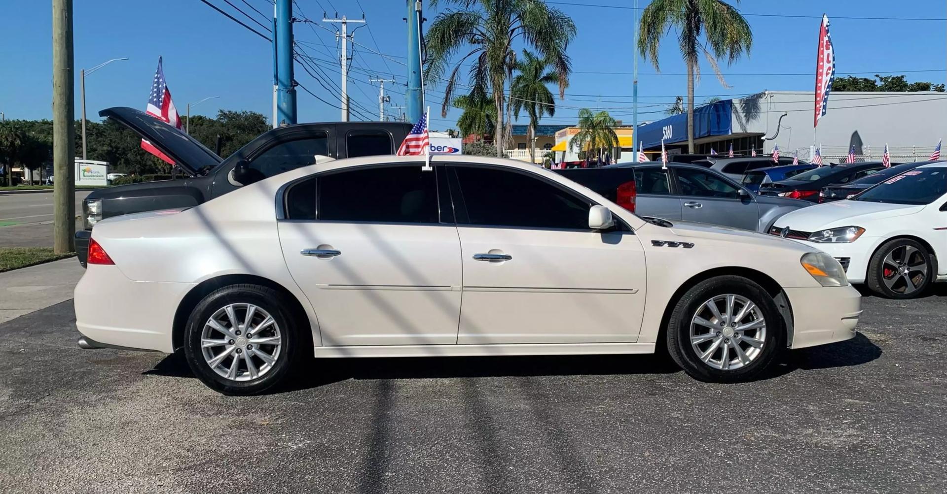 2011 Buick Lucerne CXL photo 2