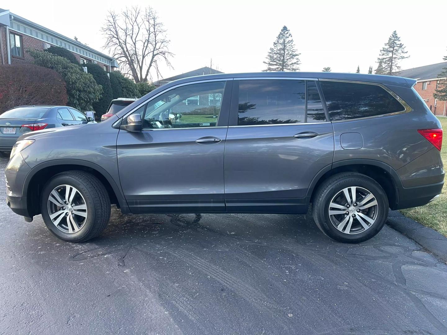 2017 Honda Pilot EX photo 8