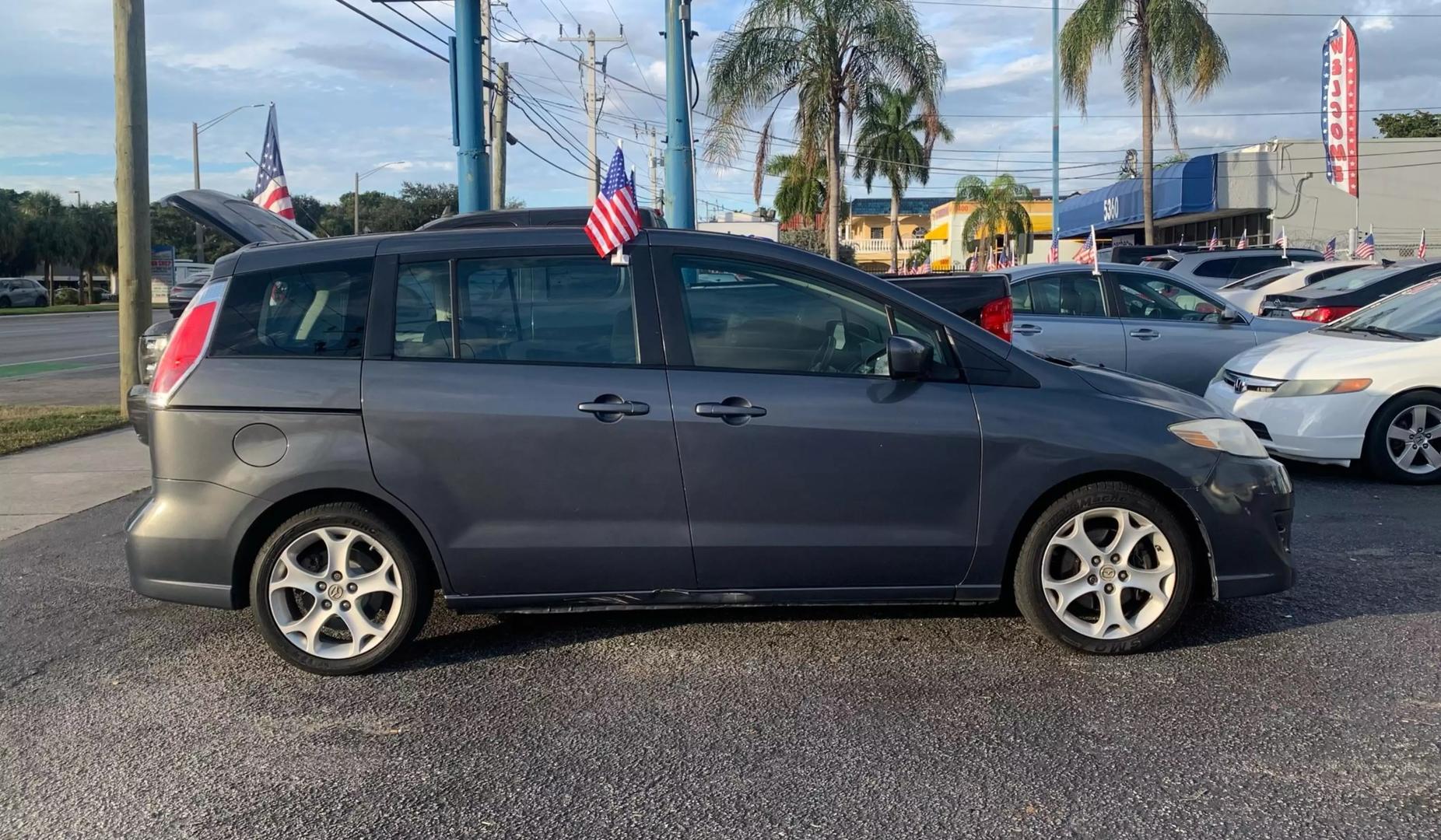 2010 Mazda MAZDA5 Touring photo 2