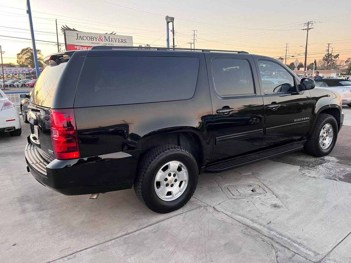 2010 Chevrolet Suburban LS photo 3