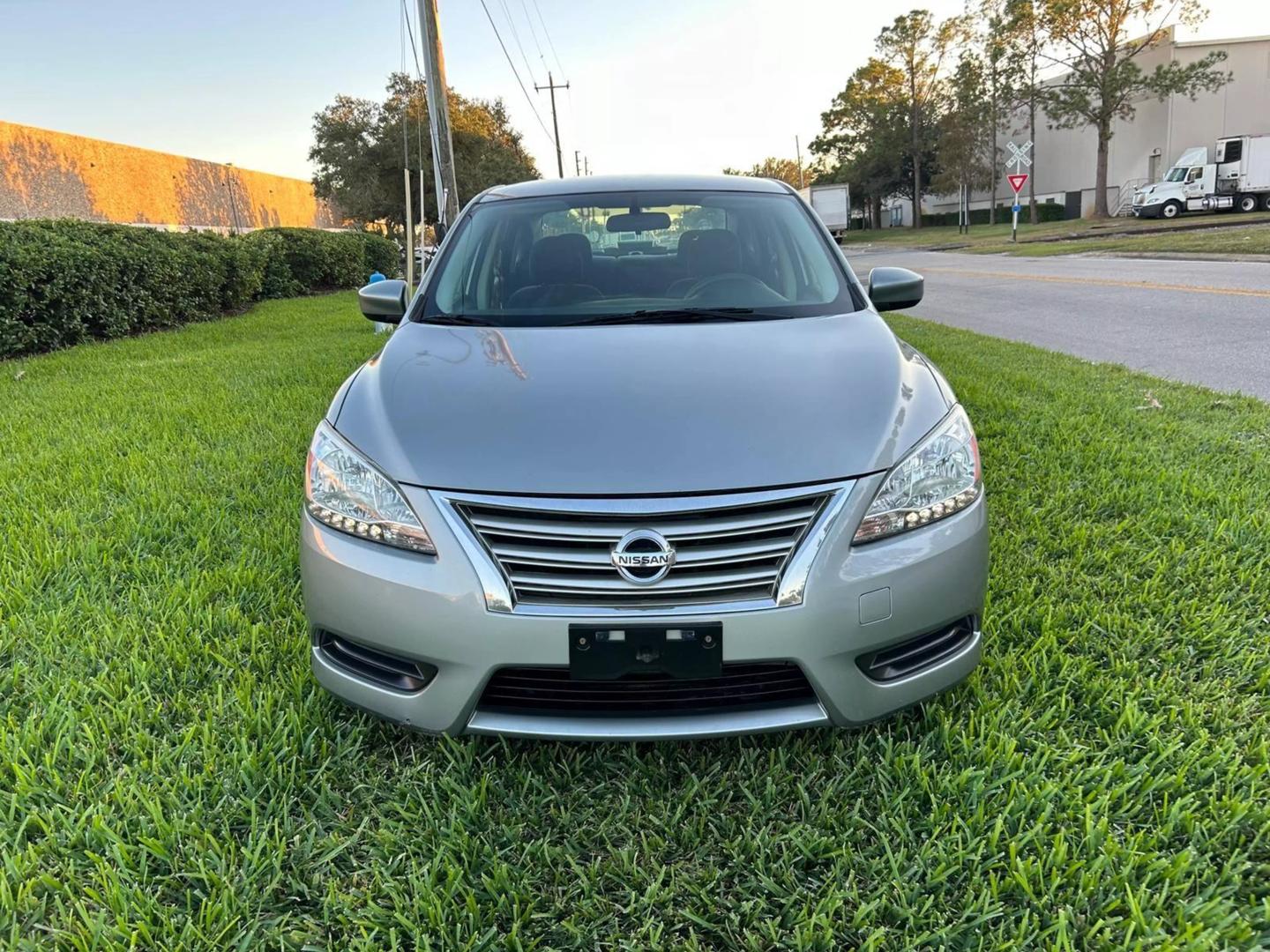 2013 Nissan Sentra SV photo 2