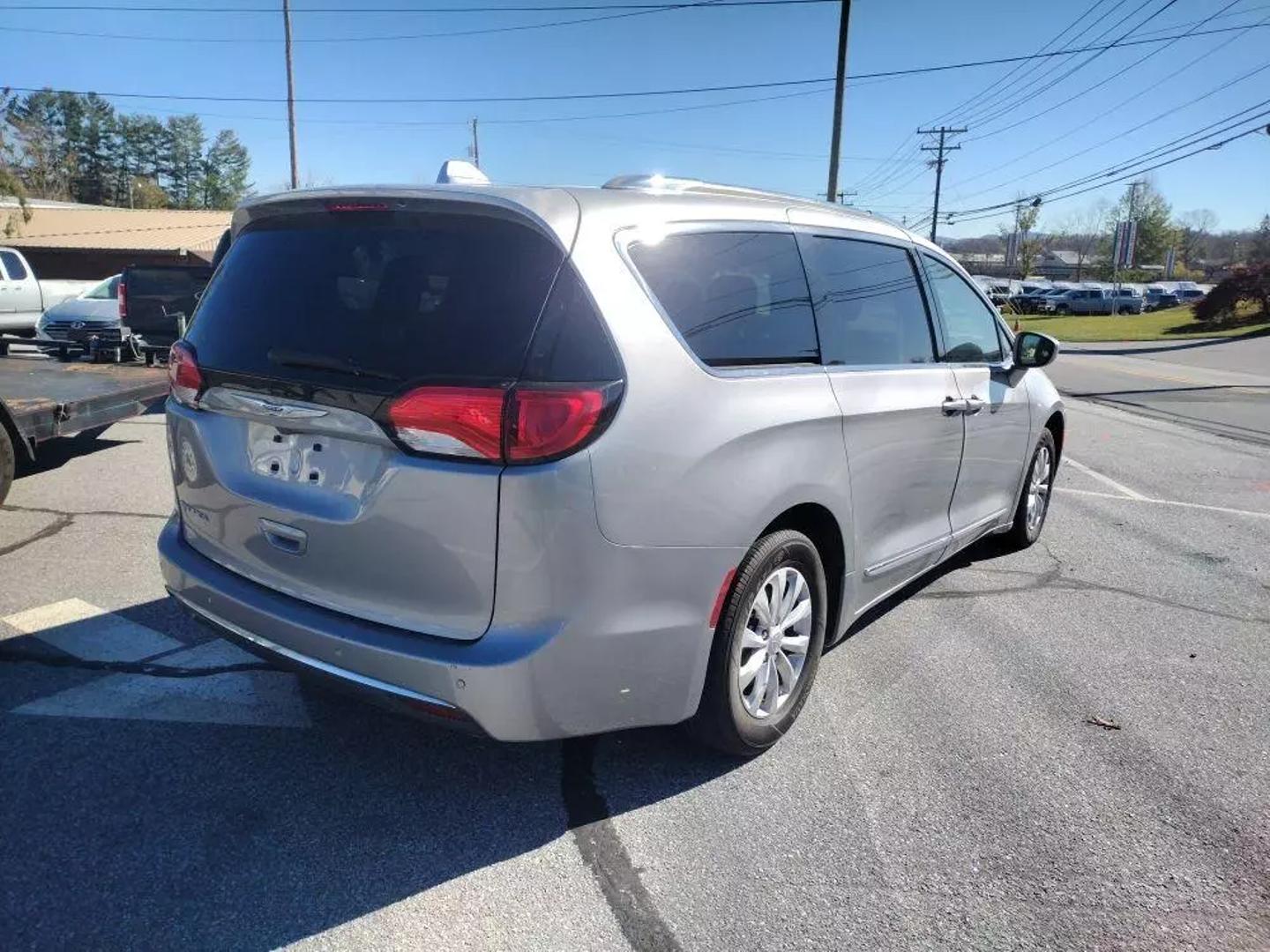 2019 Chrysler Pacifica Touring L photo 5