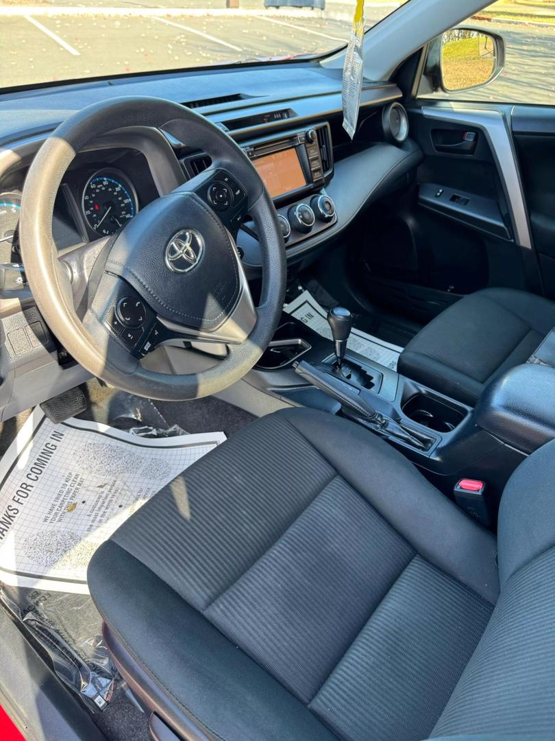 2018 Toyota RAV4 LE photo 14