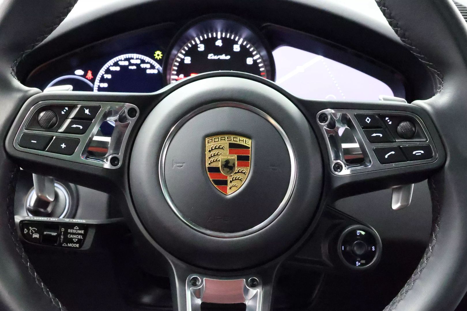 2020 Porsche Cayenne - Image 27