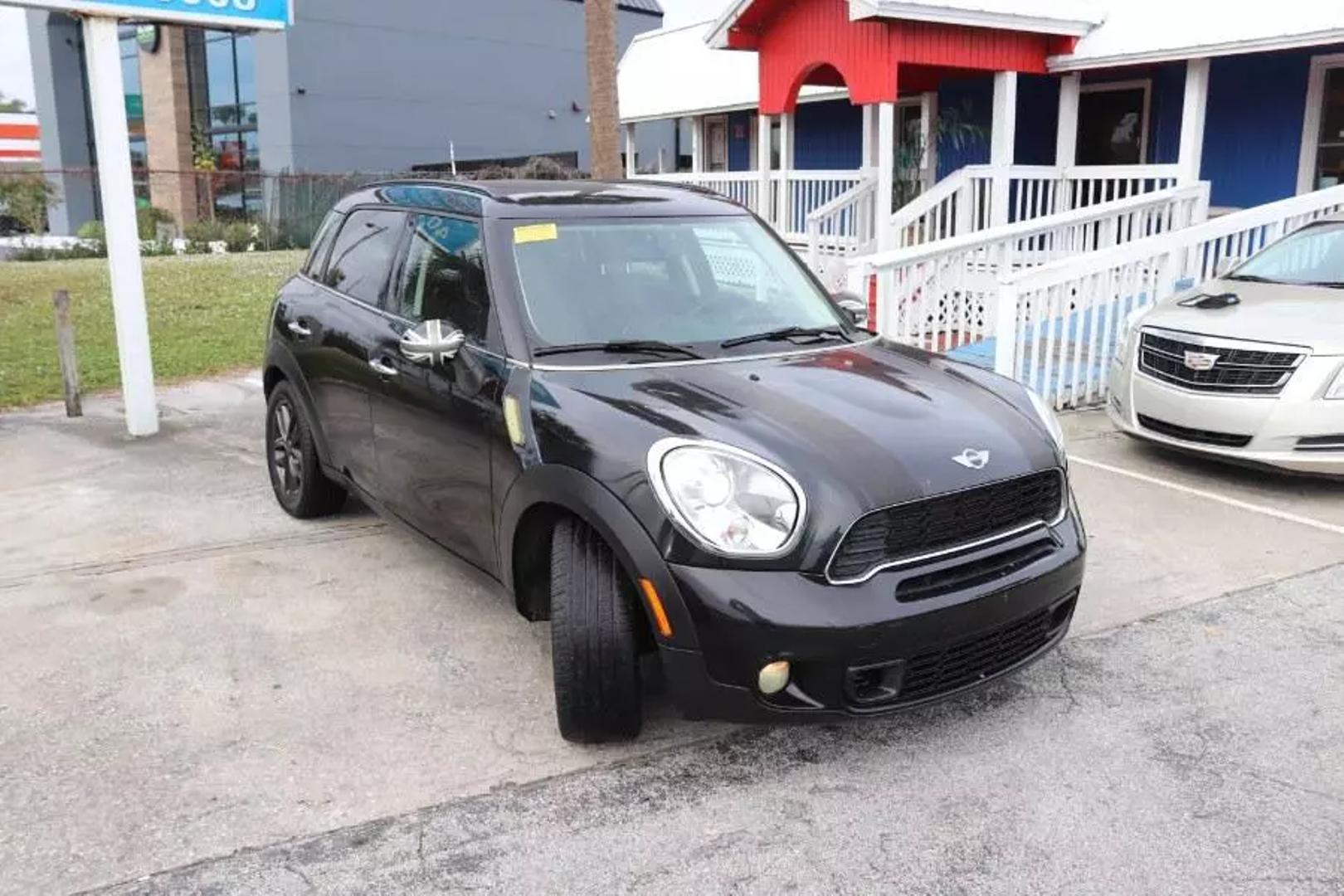 2011 MINI Countryman Countryman S photo 2