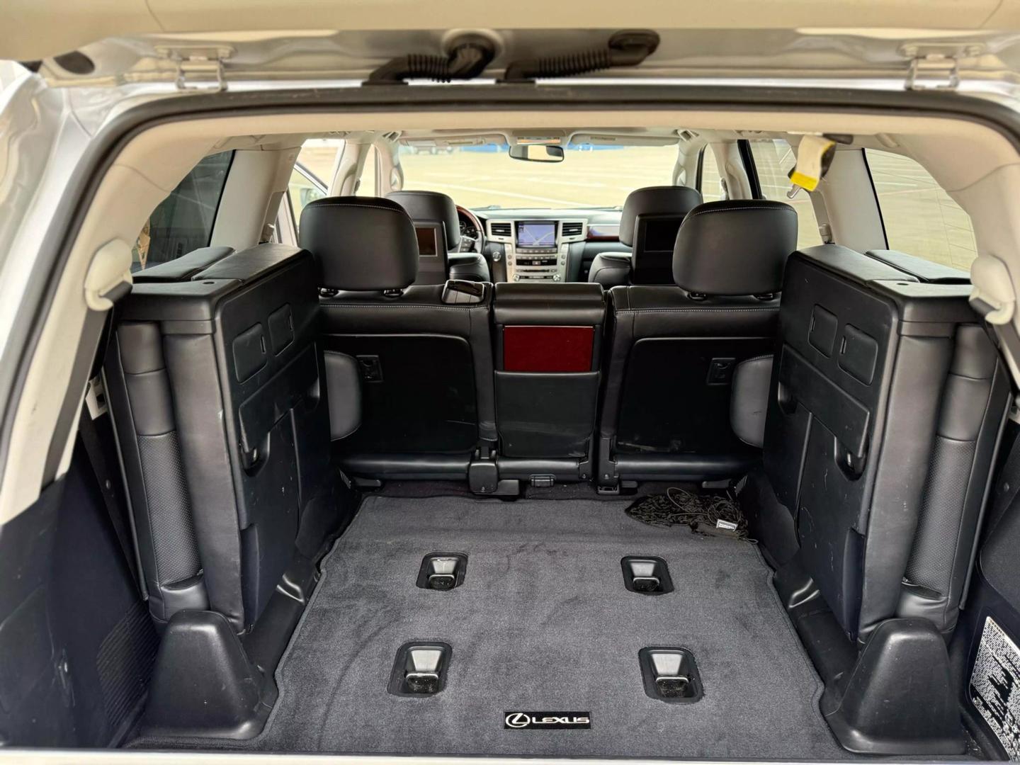 2013 Lexus LX 570 photo 29