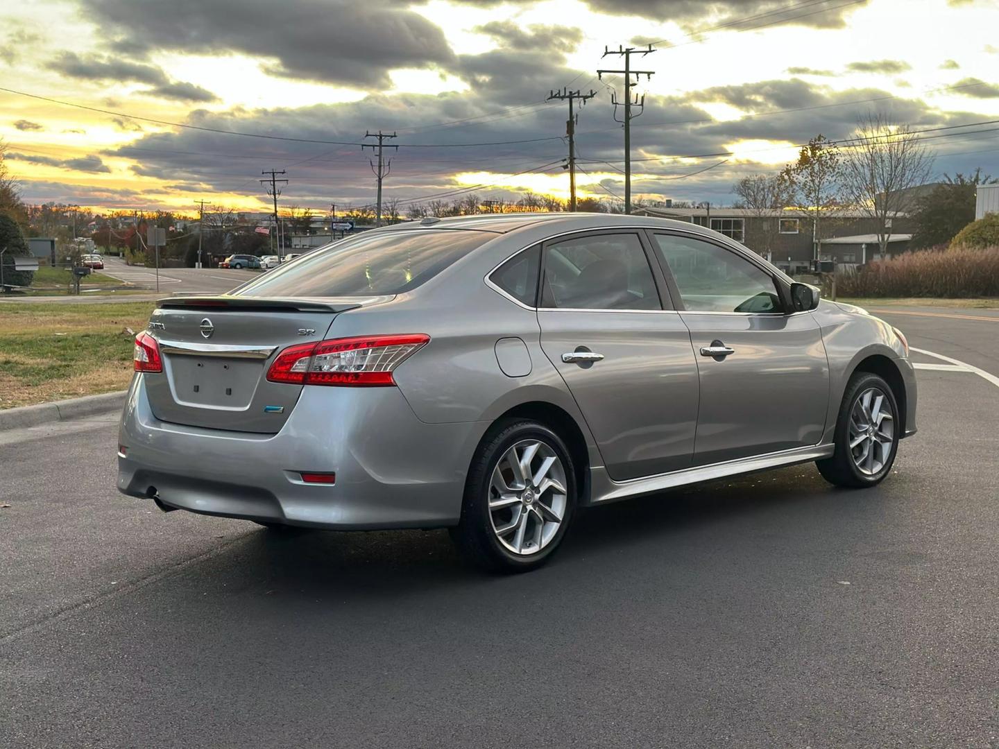 2014 Nissan Sentra SR photo 4