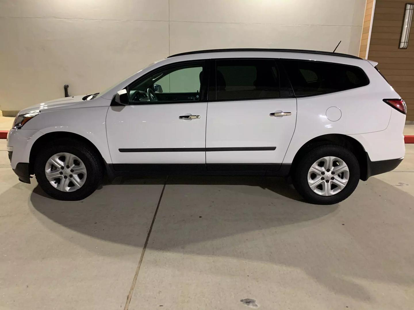 2017 Chevrolet Traverse LS photo 7