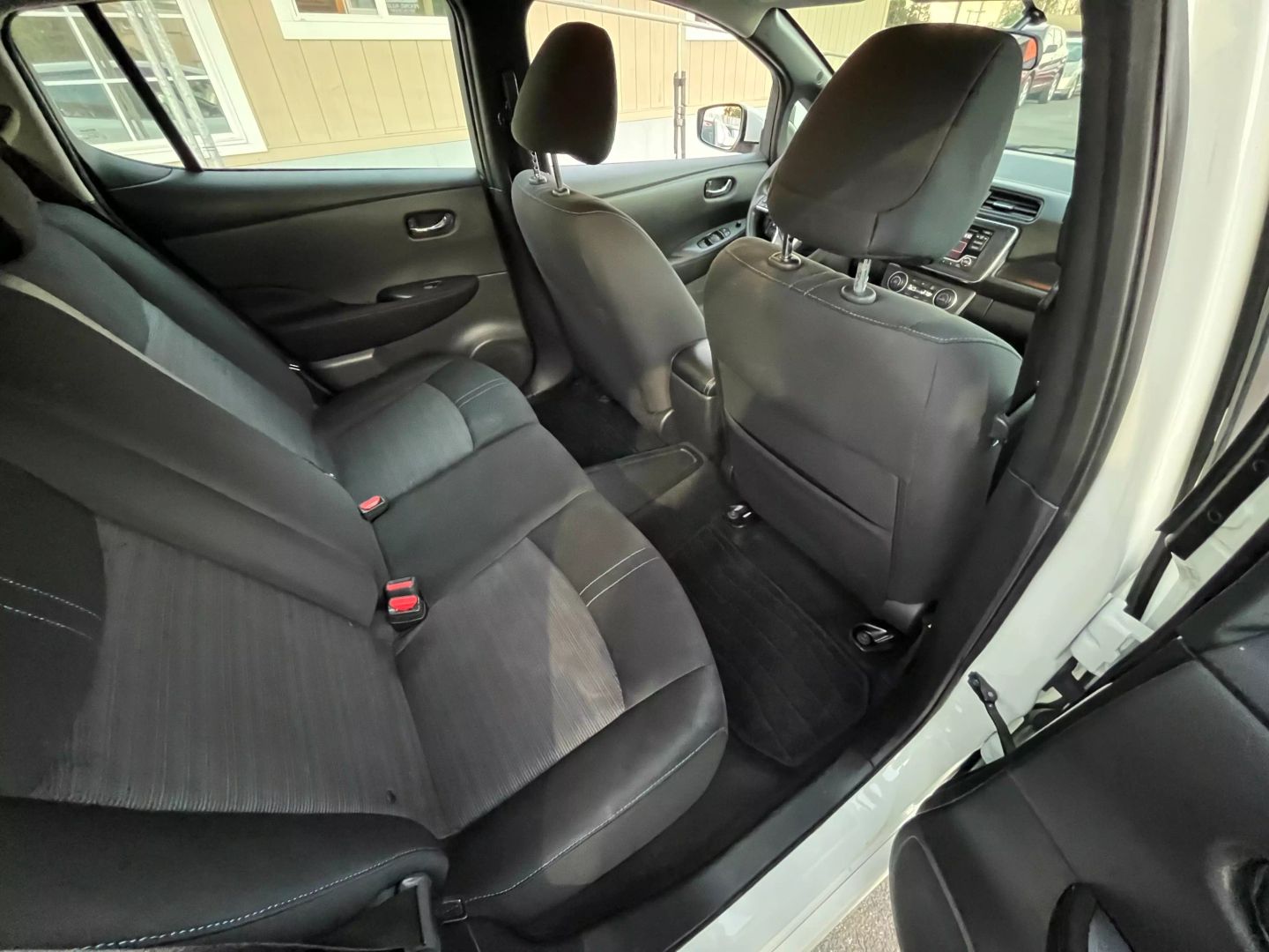 2018 Nissan Leaf  Vin: 1n4az1cp5jc300583 Stock Id: 300583 - Image 16