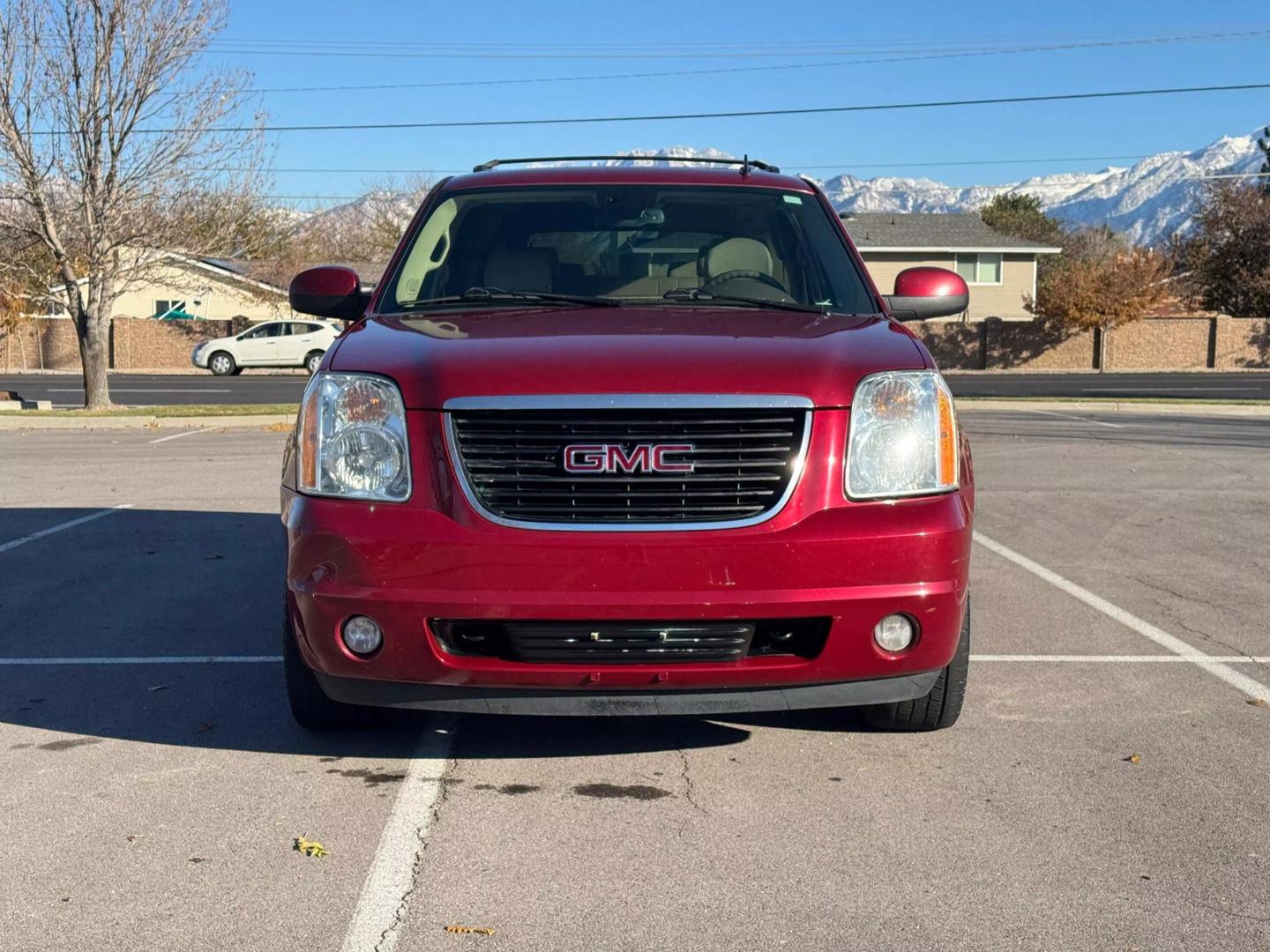 2009 GMC Yukon SLT2 photo 2