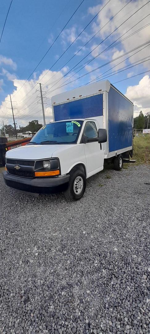 2014 Chevrolet Express Cutaway Base photo 2