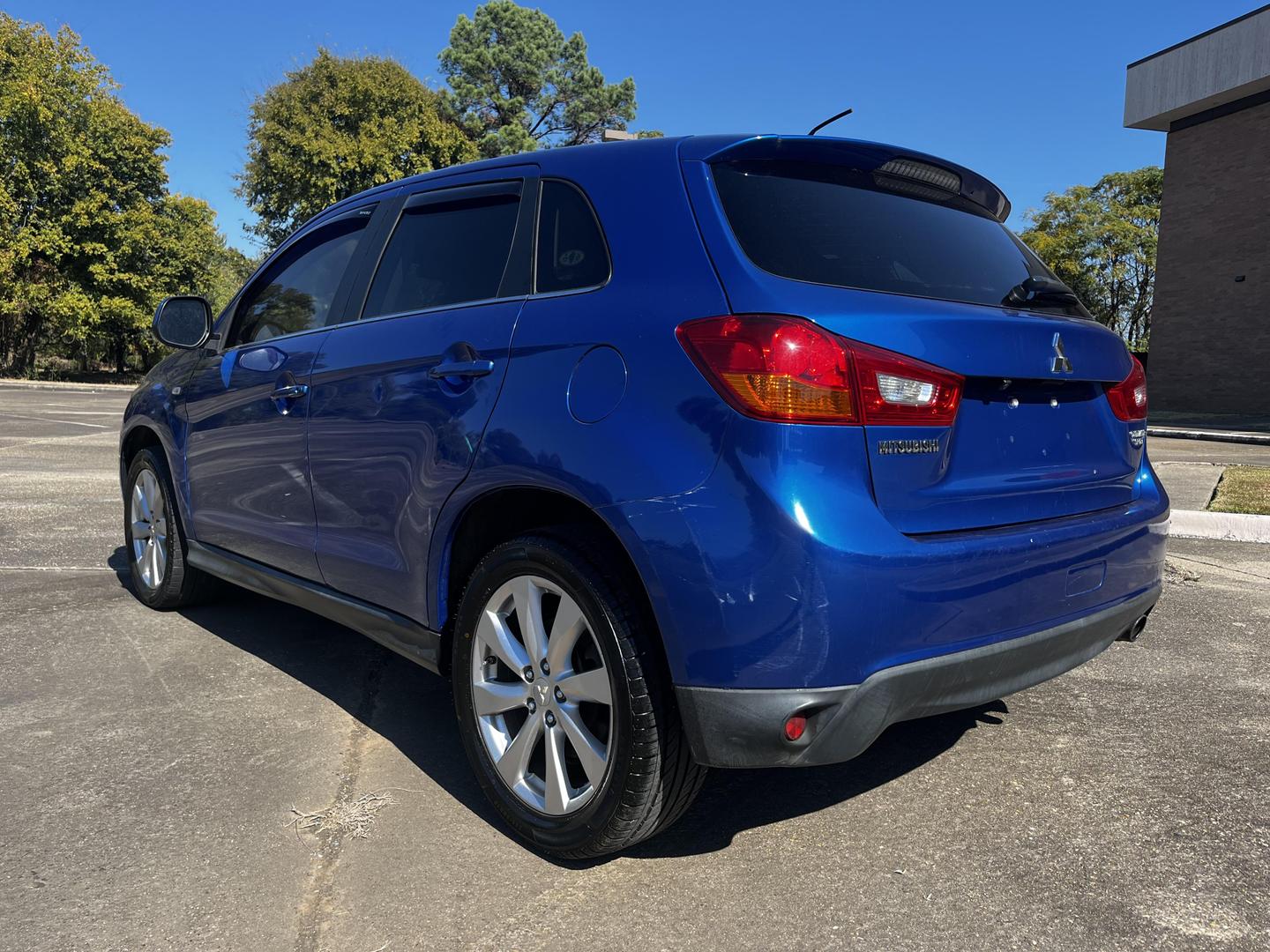 2015 Mitsubishi Outlander Sport SE photo 2