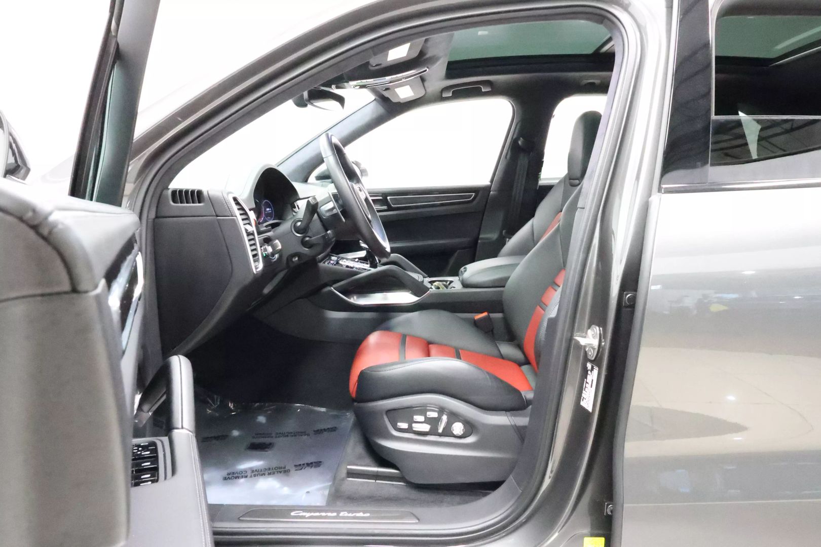 2020 Porsche Cayenne - Image 15